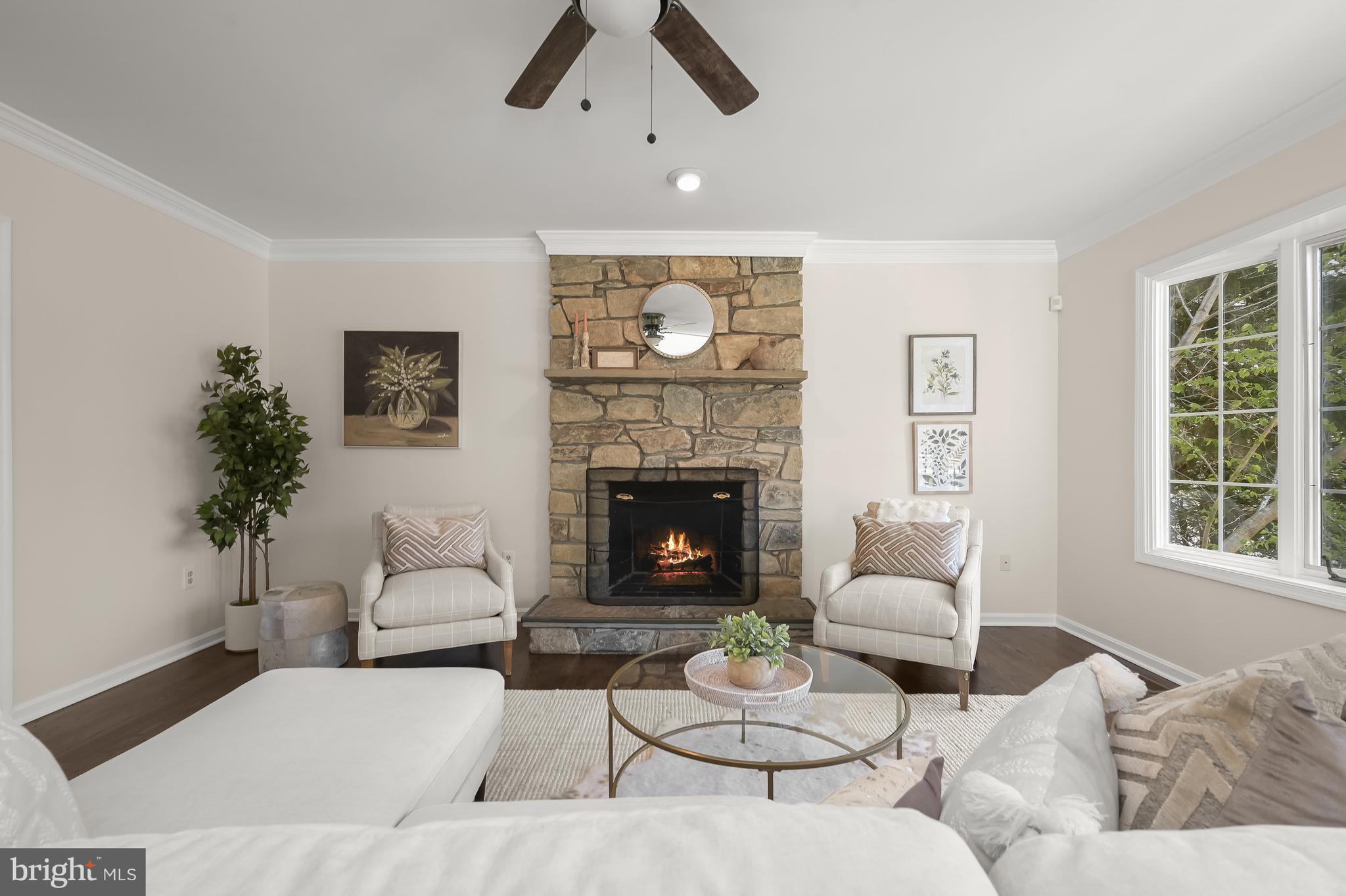 LAYTONSVILLE KNOLLS - Residential