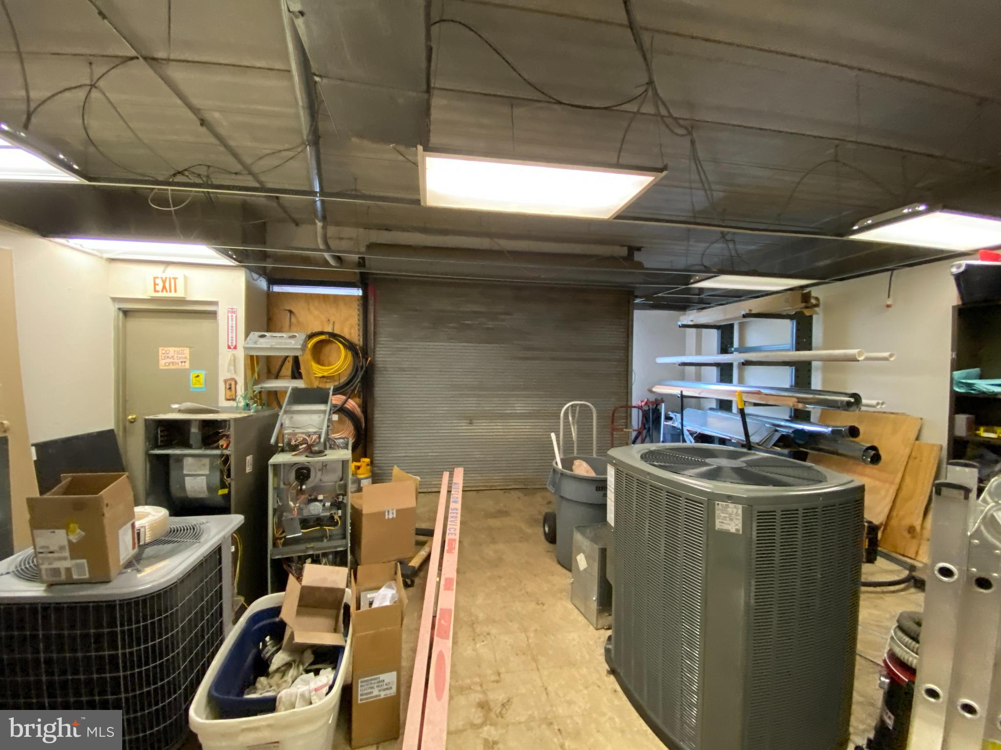 WELLINGTON BUSINESS CENTER - Commercial Lease