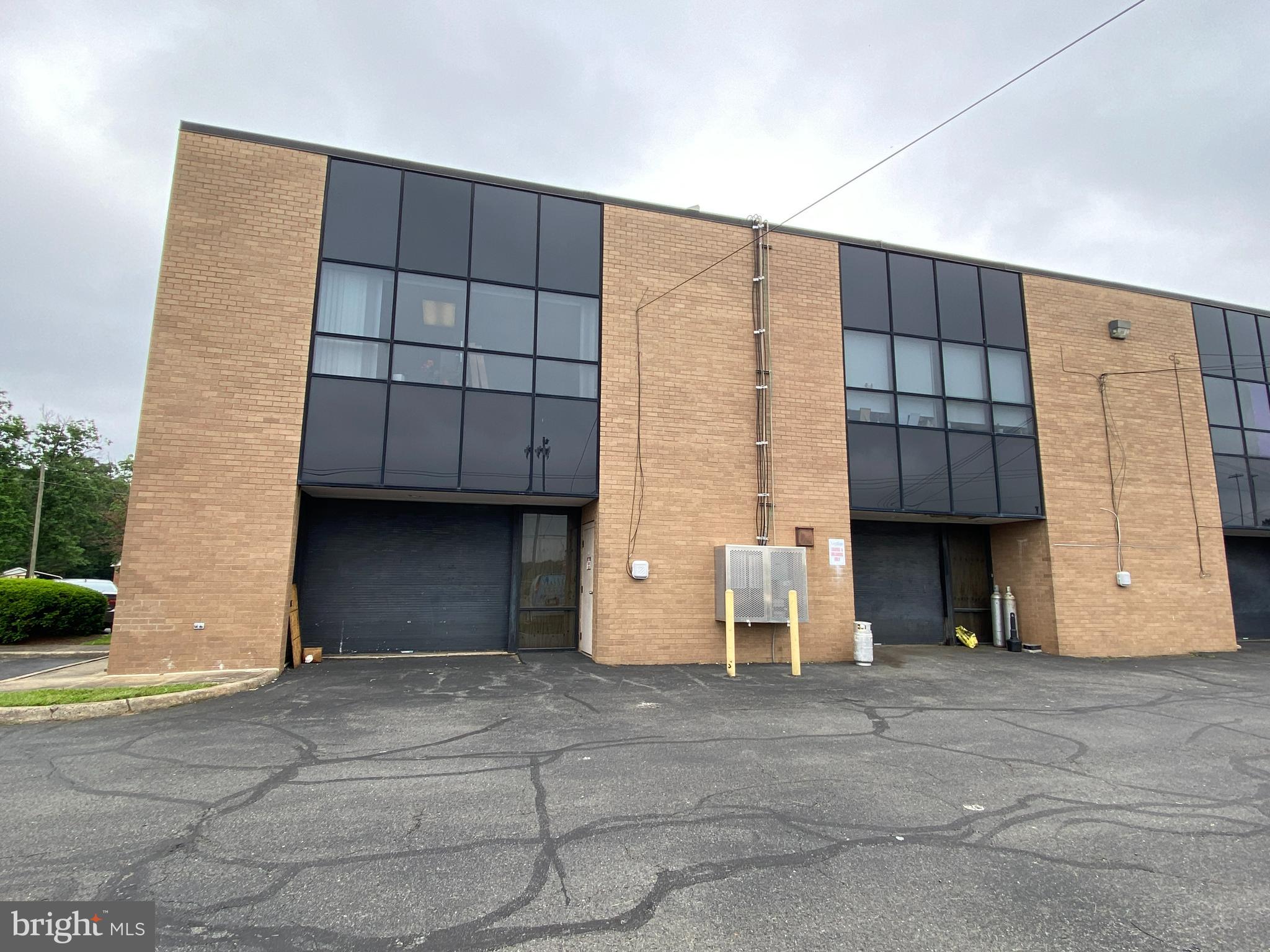 WELLINGTON BUSINESS CENTER - Commercial Lease