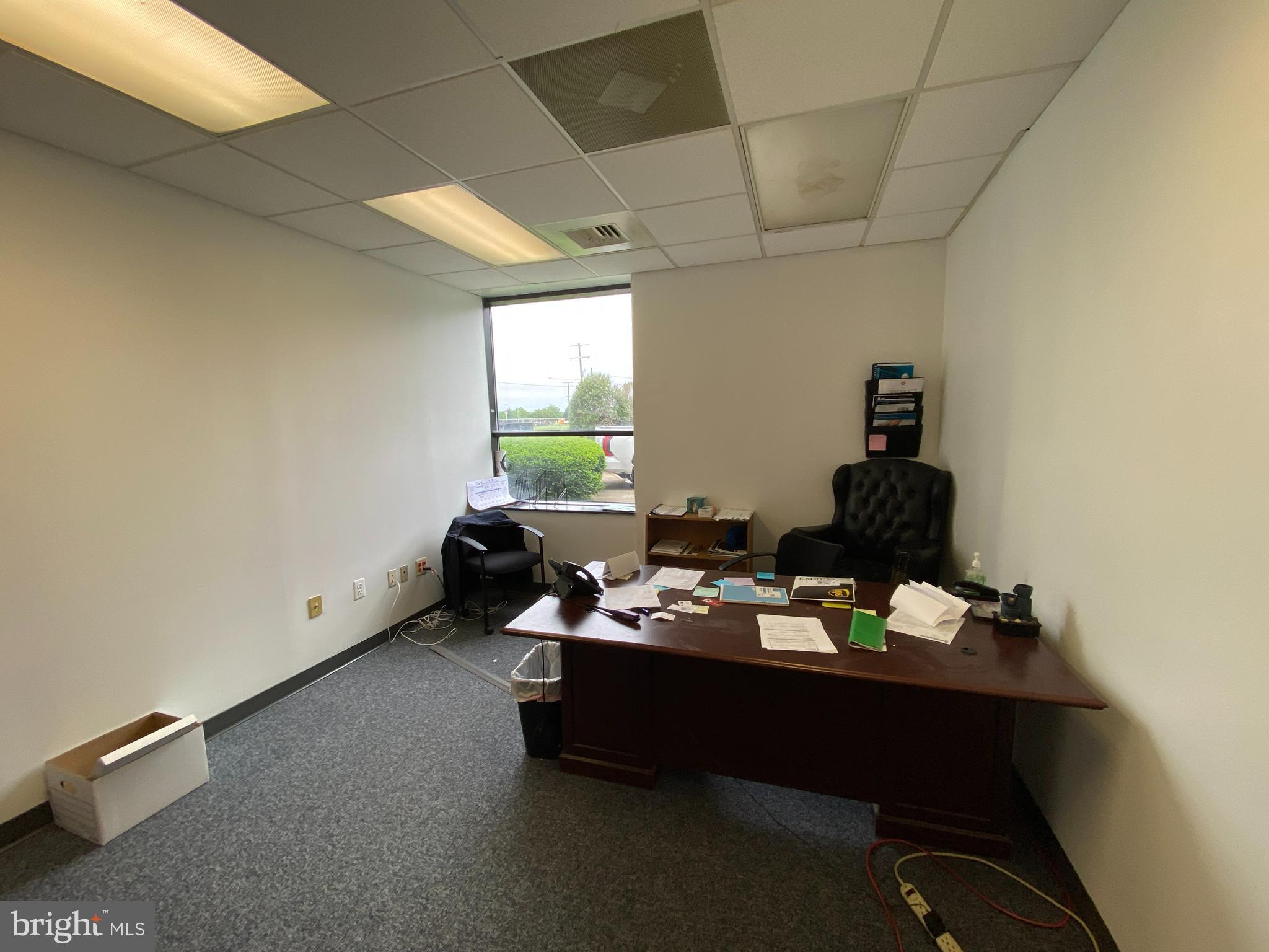 WELLINGTON BUSINESS CENTER - Commercial Lease