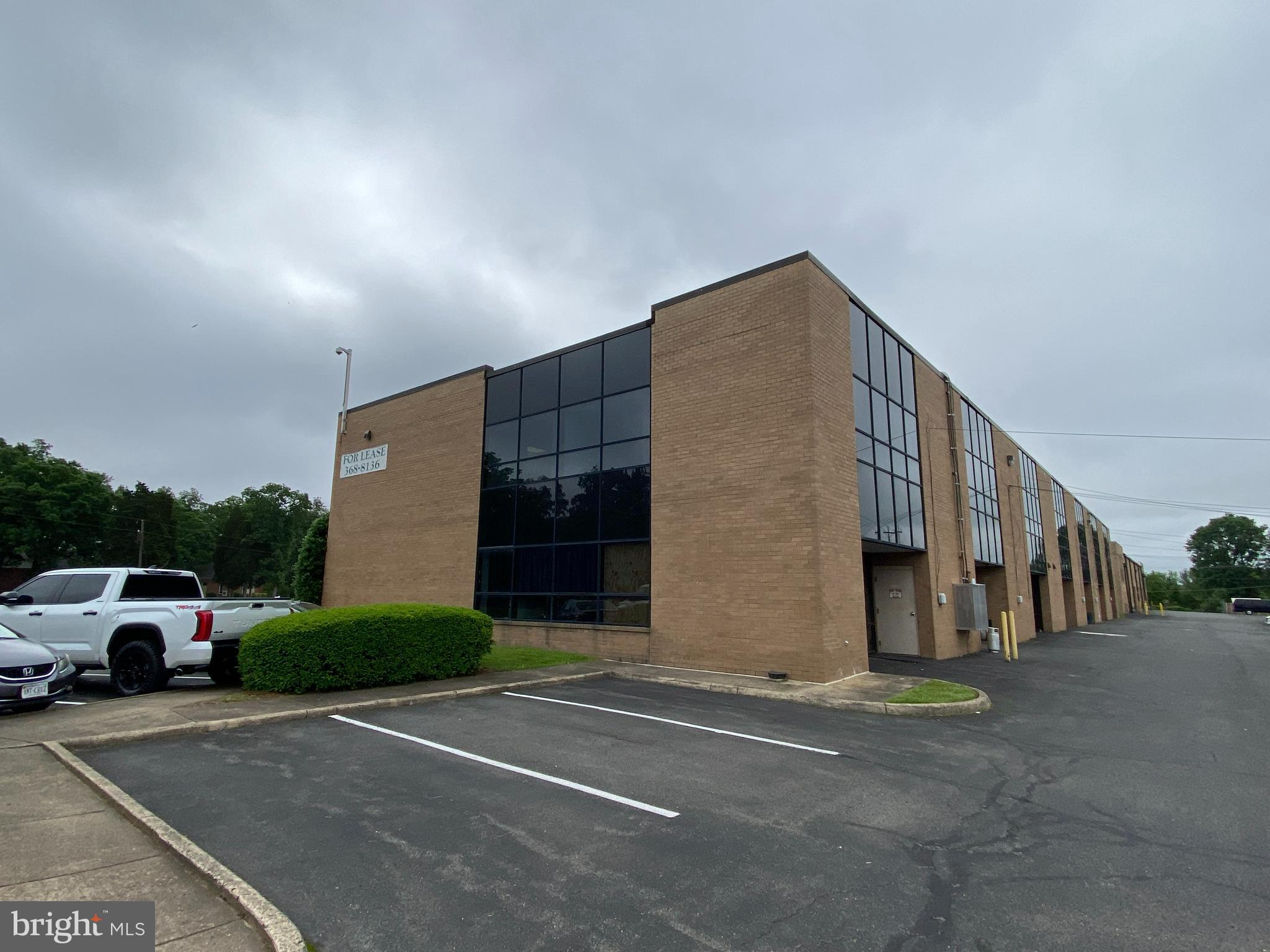 WELLINGTON BUSINESS CENTER - Commercial Lease