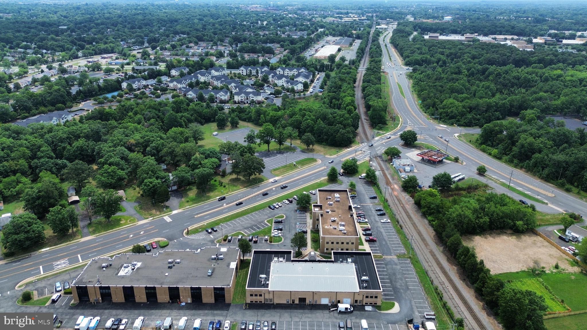 WELLINGTON BUSINESS CENTER - Commercial Lease