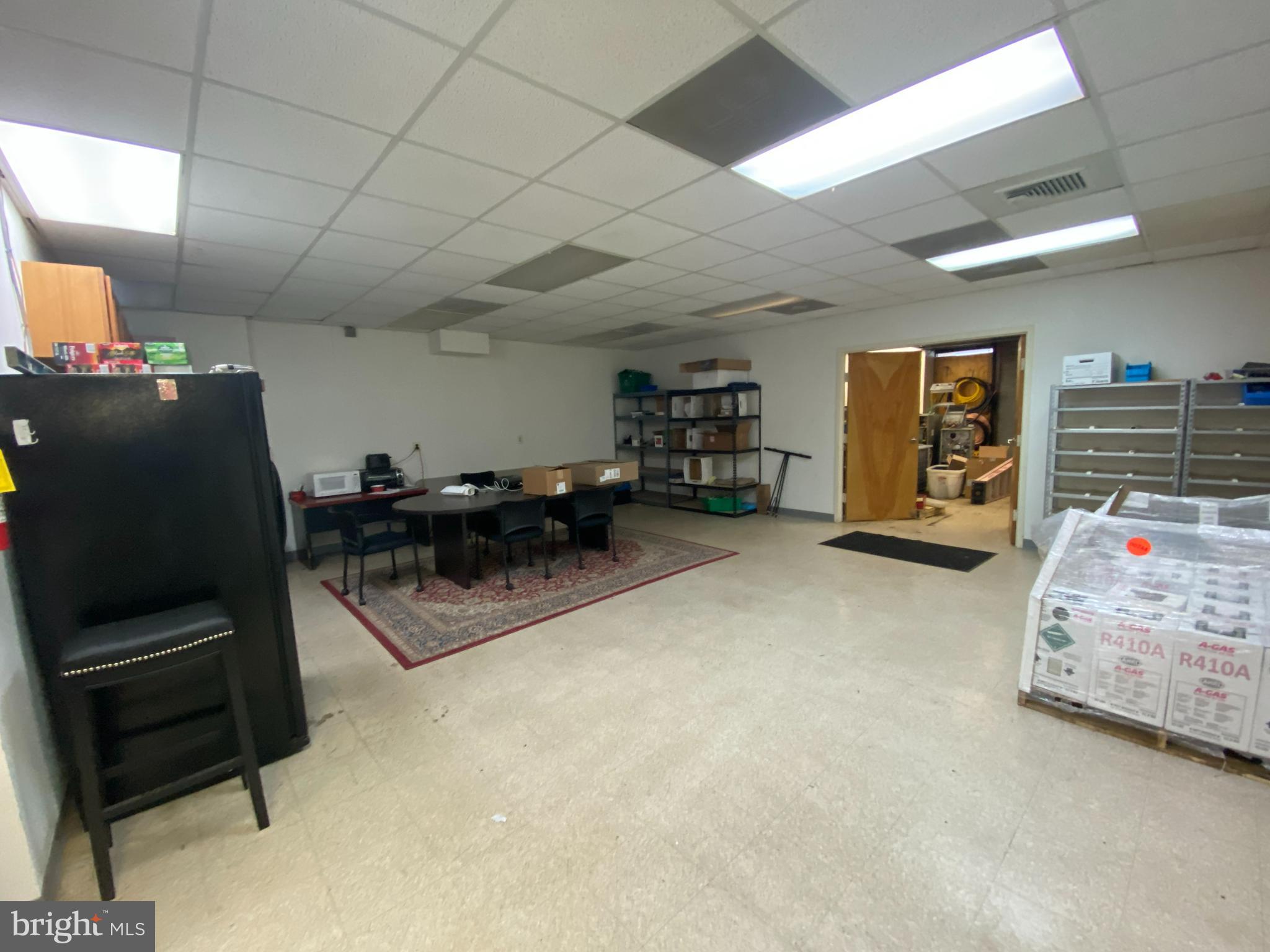 WELLINGTON BUSINESS CENTER - Commercial Lease