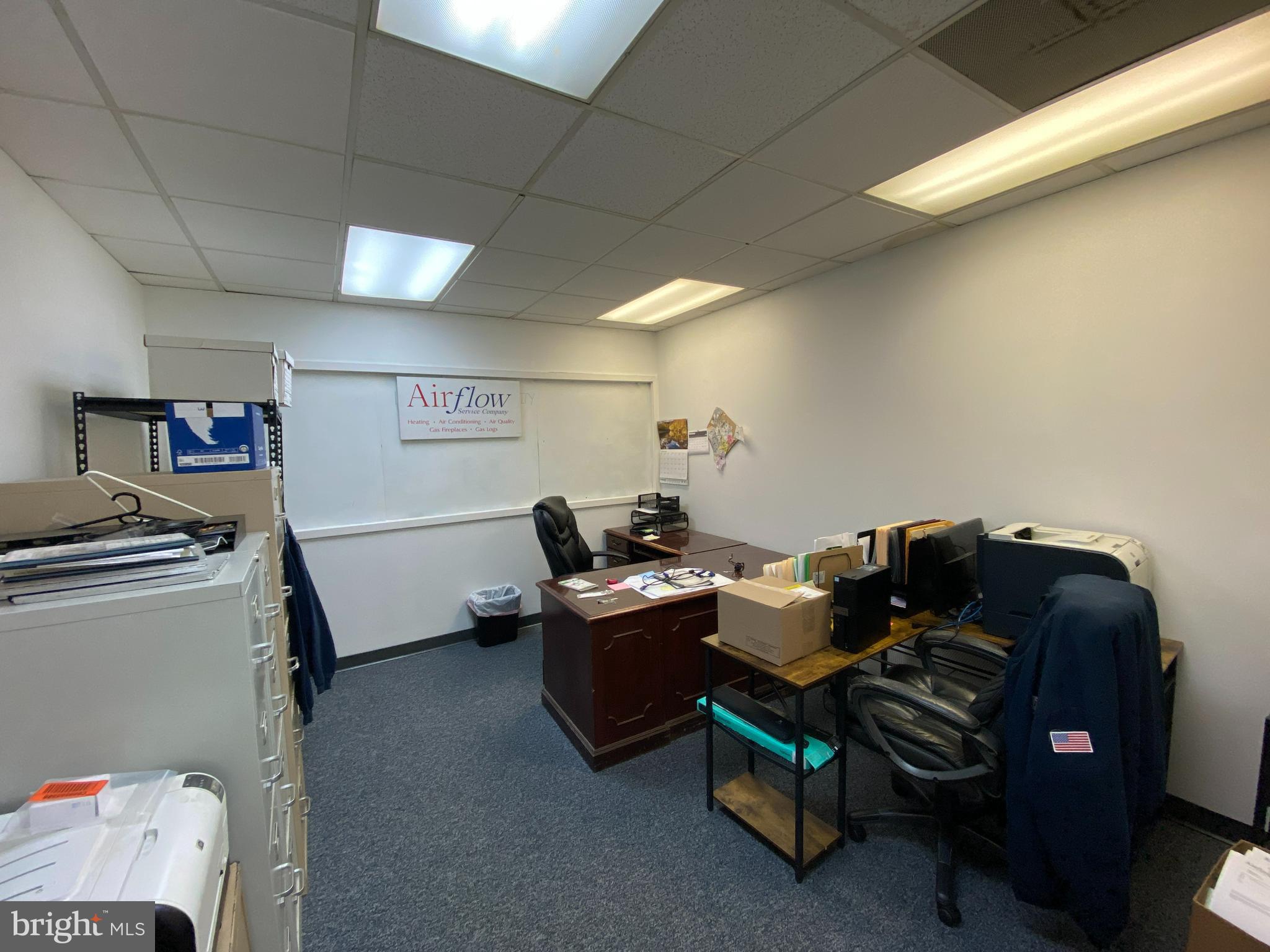 WELLINGTON BUSINESS CENTER - Commercial Lease