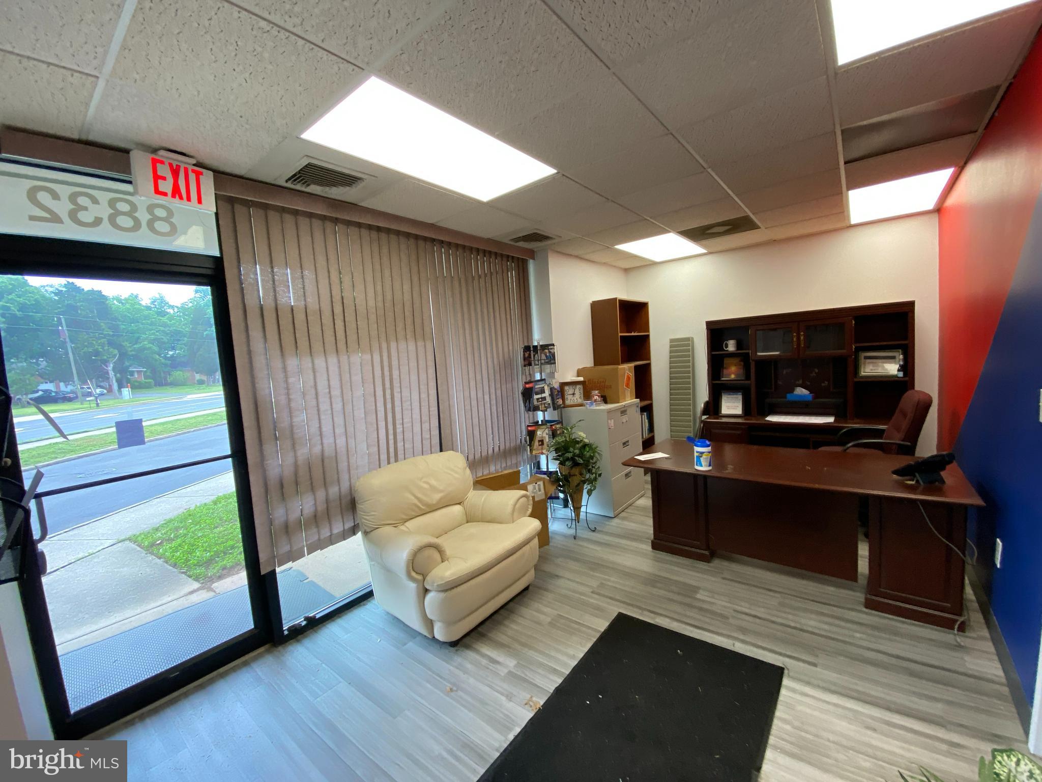WELLINGTON BUSINESS CENTER - Commercial Lease