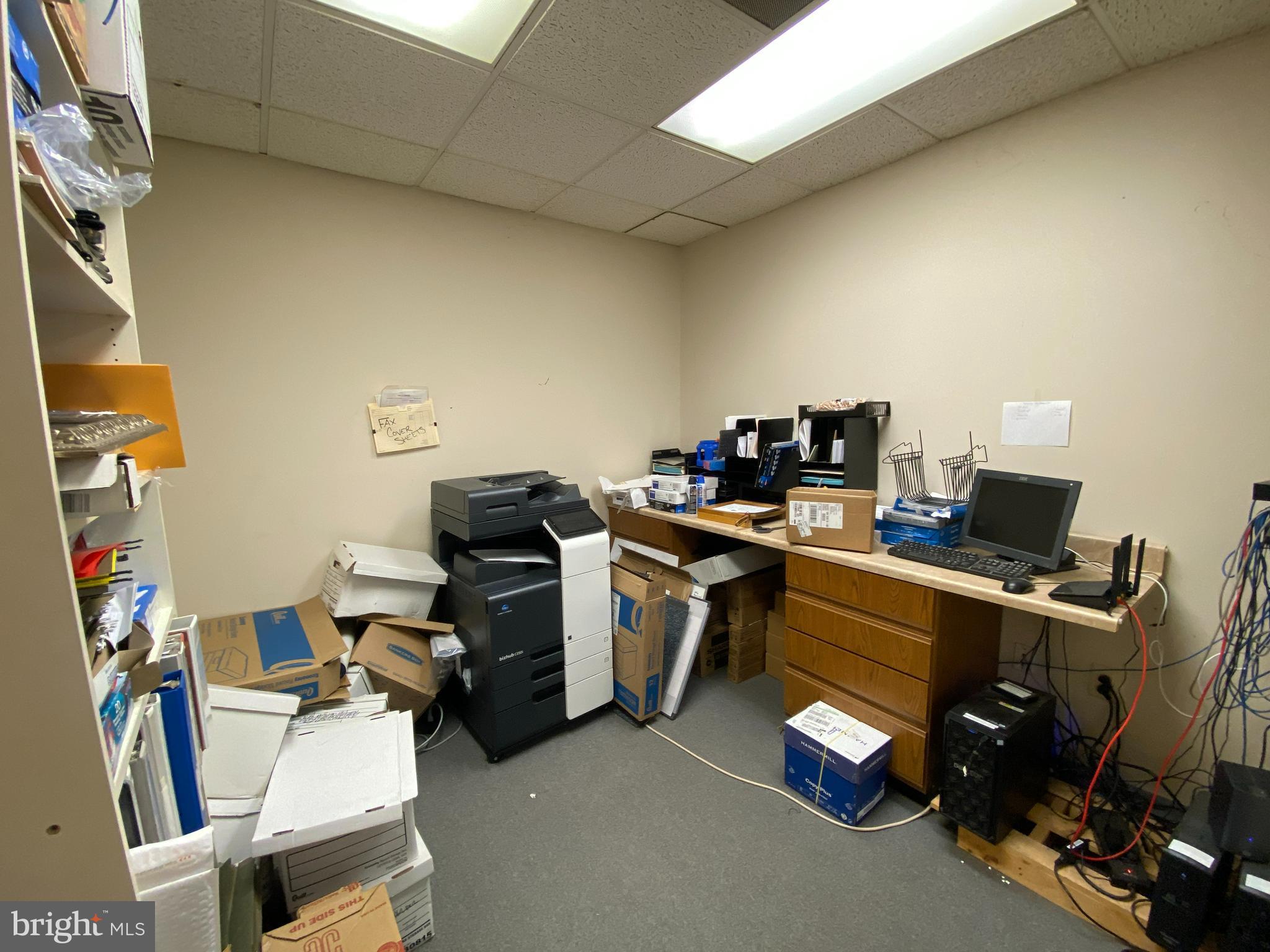 WELLINGTON BUSINESS CENTER - Commercial Lease