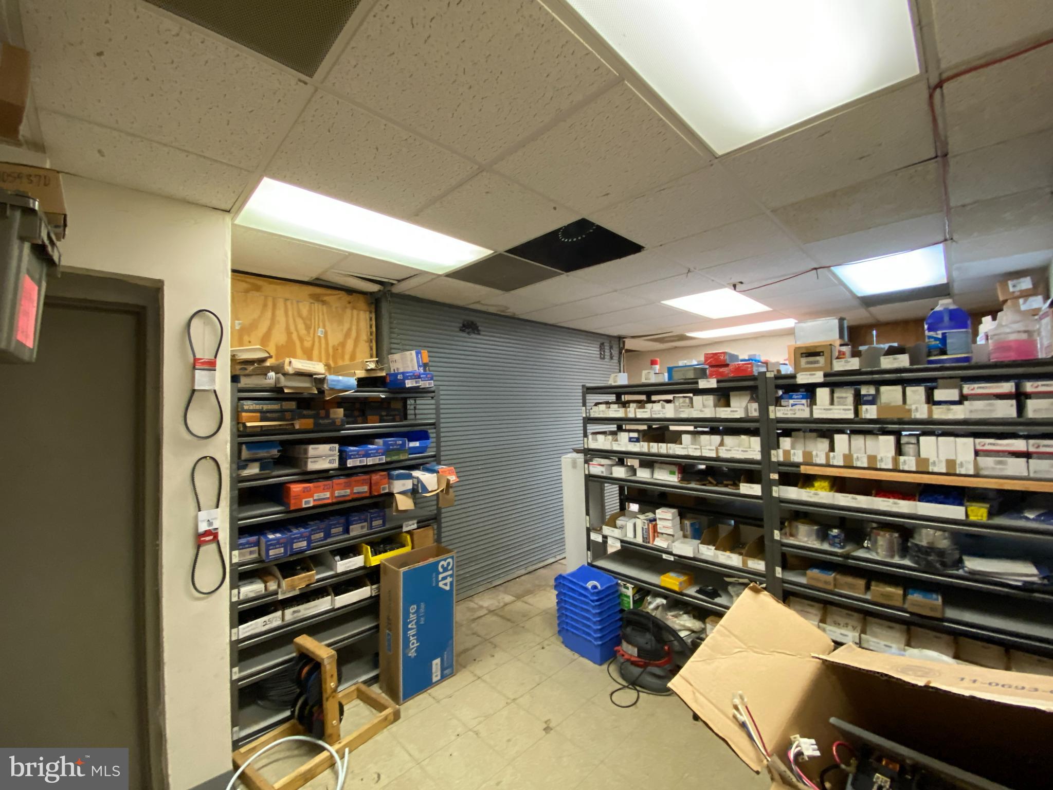 WELLINGTON BUSINESS CENTER - Commercial Lease