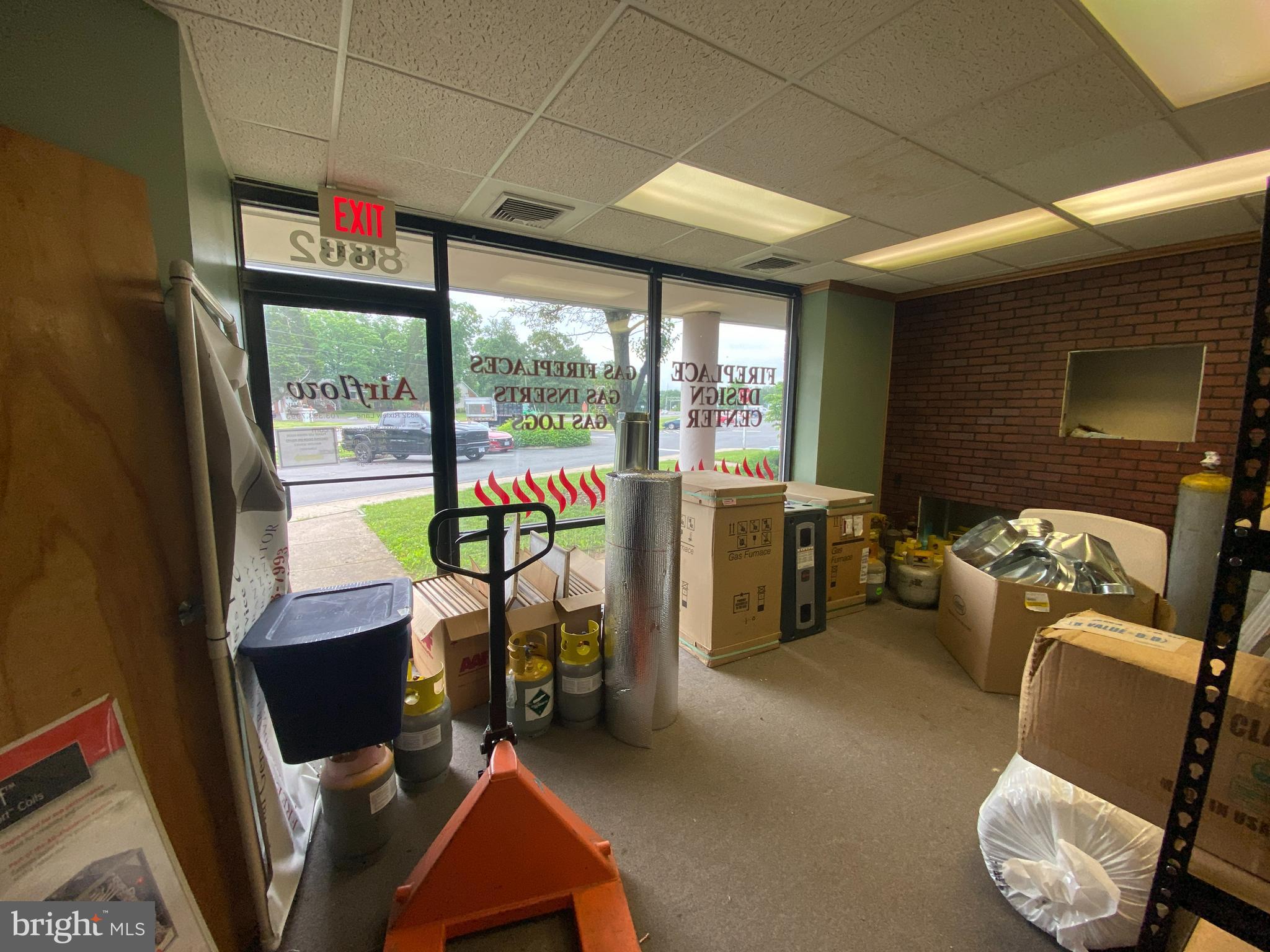 WELLINGTON BUSINESS CENTER - Commercial Lease