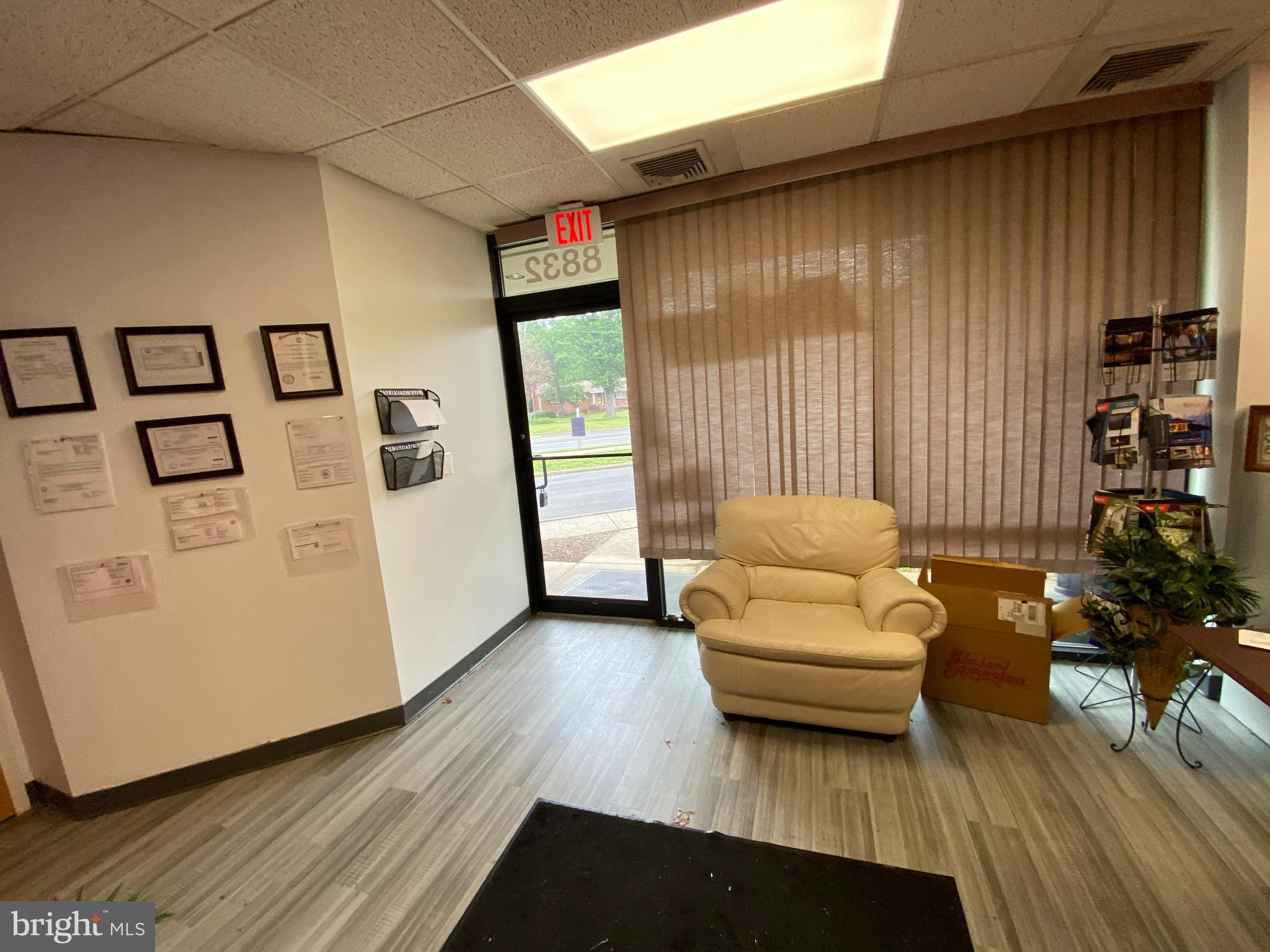 WELLINGTON BUSINESS CENTER - Commercial Lease