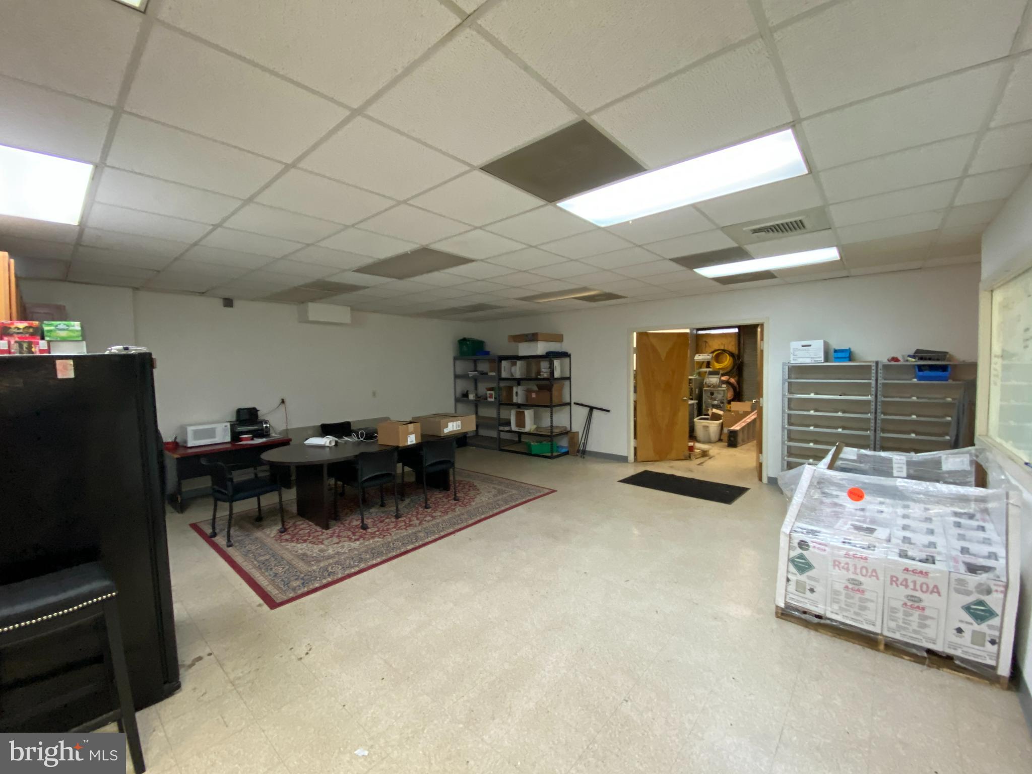 WELLINGTON BUSINESS CENTER - Commercial Lease