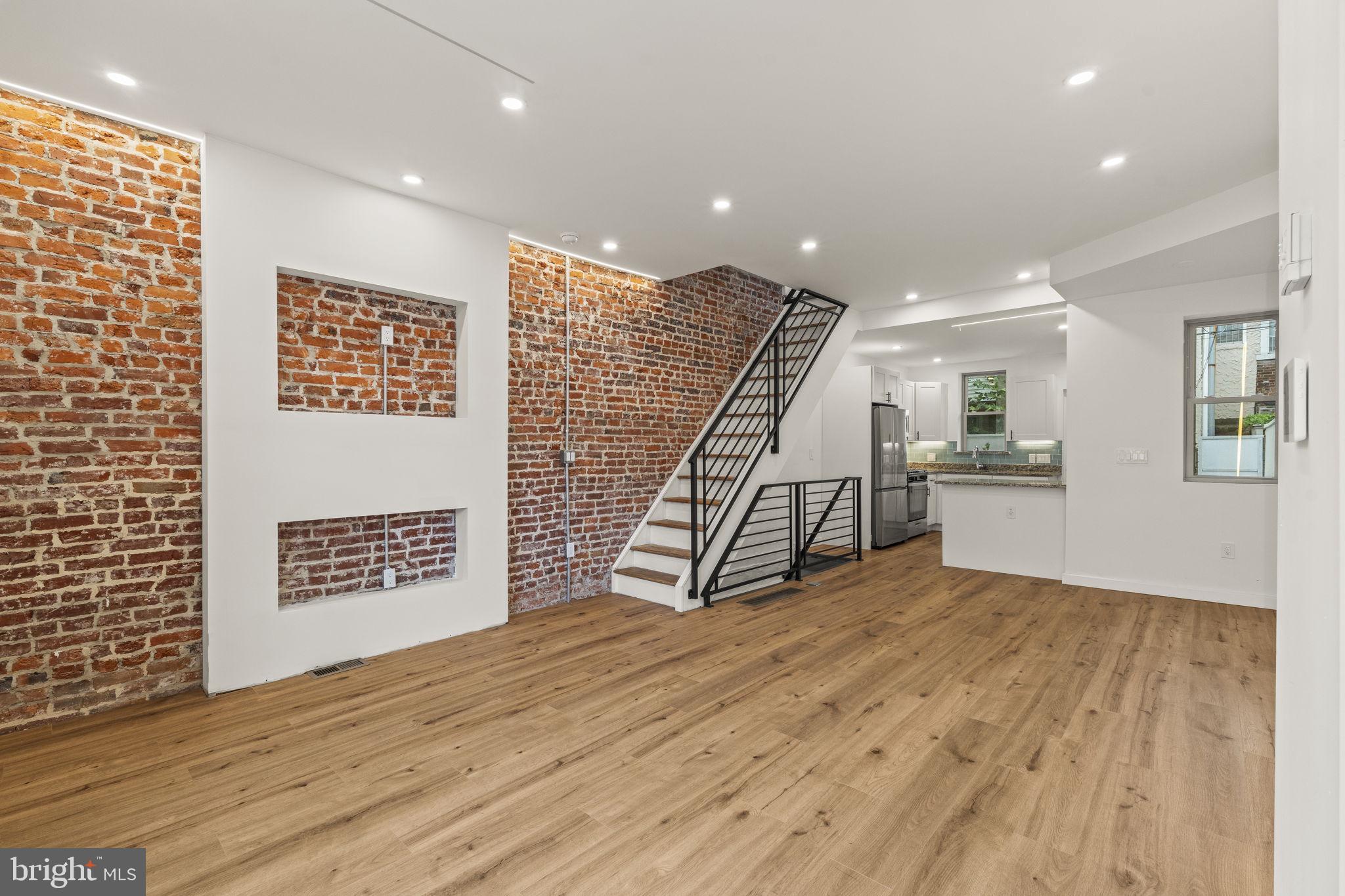 GIRARD ESTATES - Residential