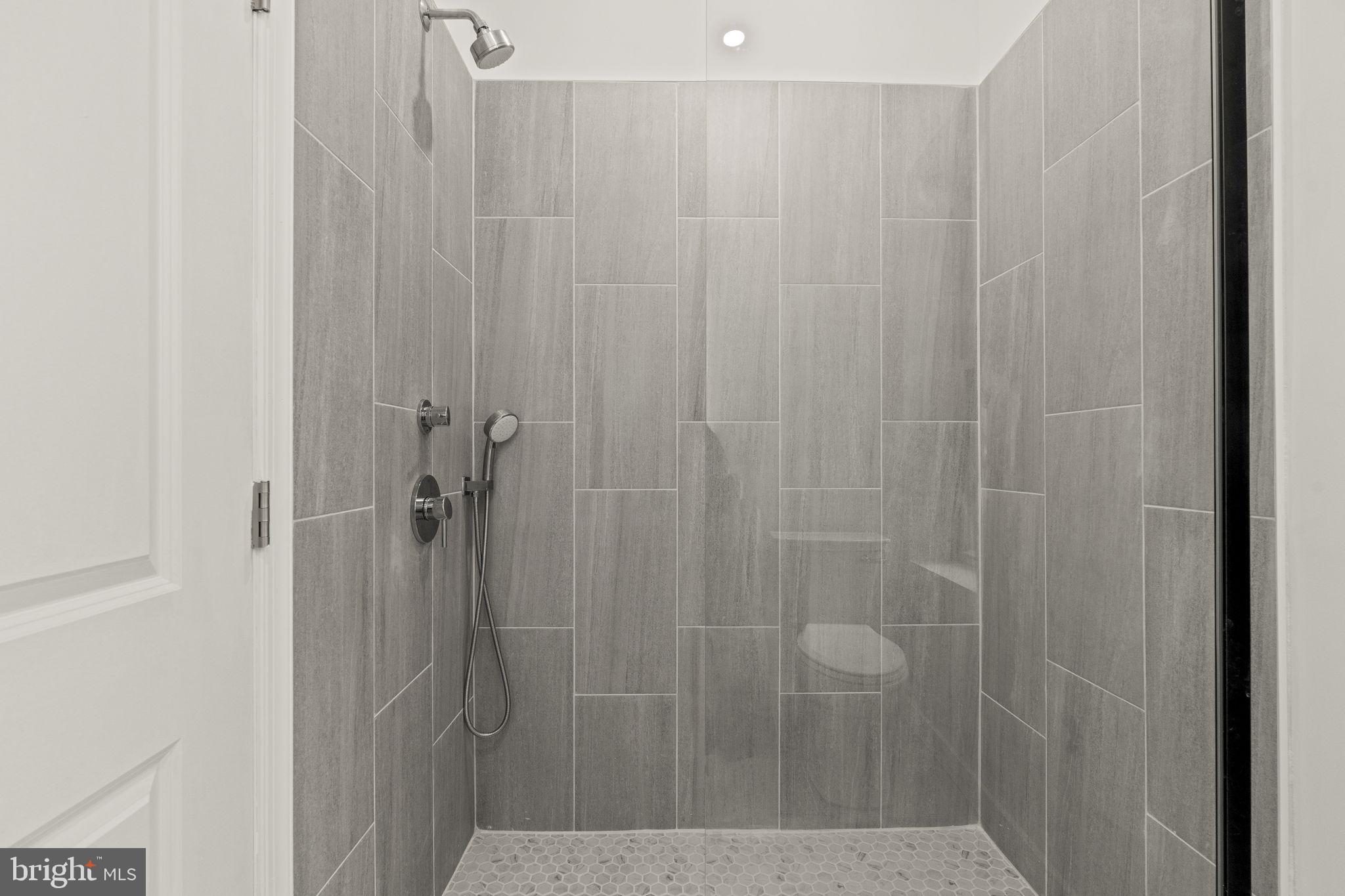 GIRARD ESTATES - Residential