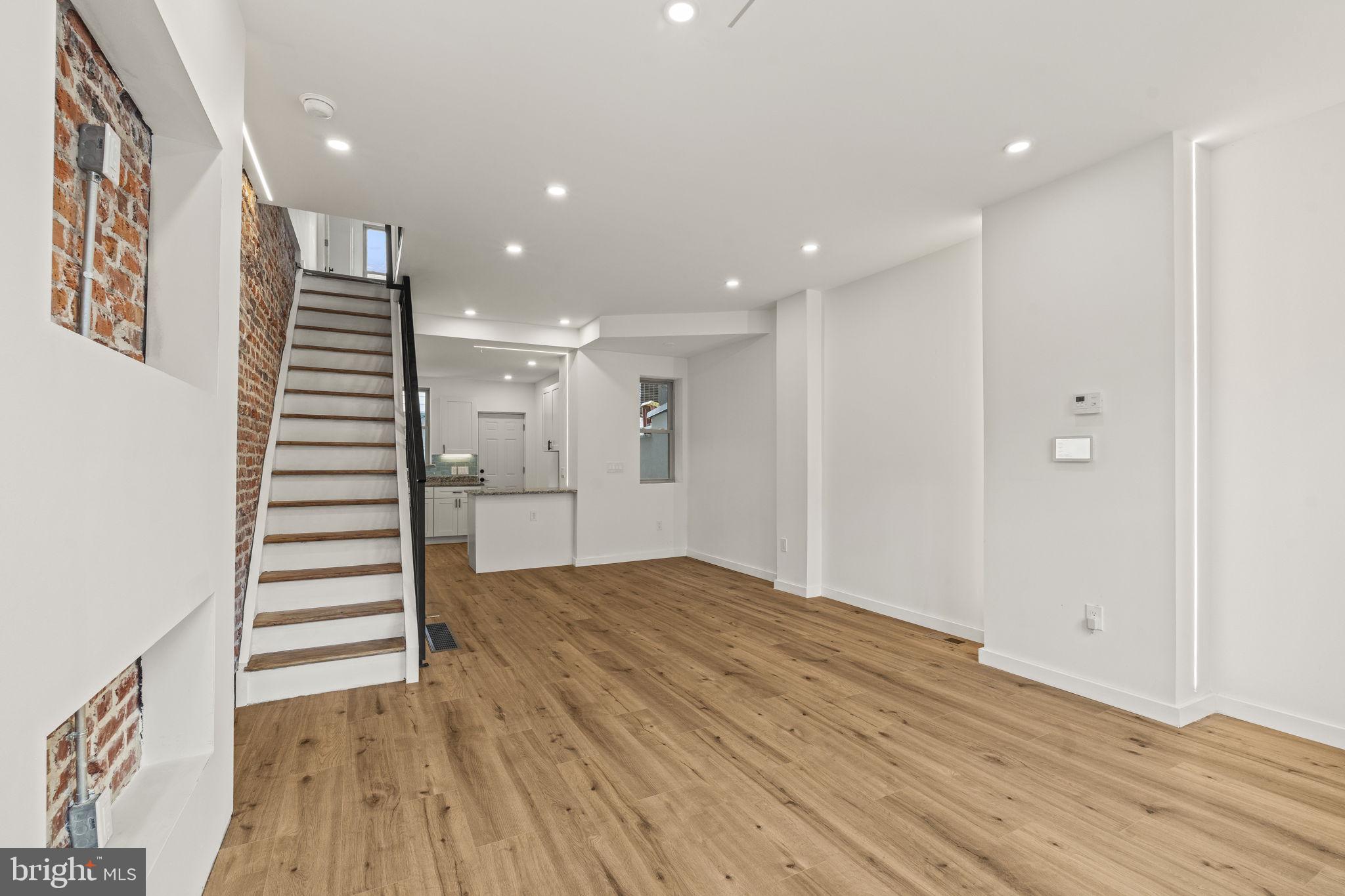 GIRARD ESTATES - Residential