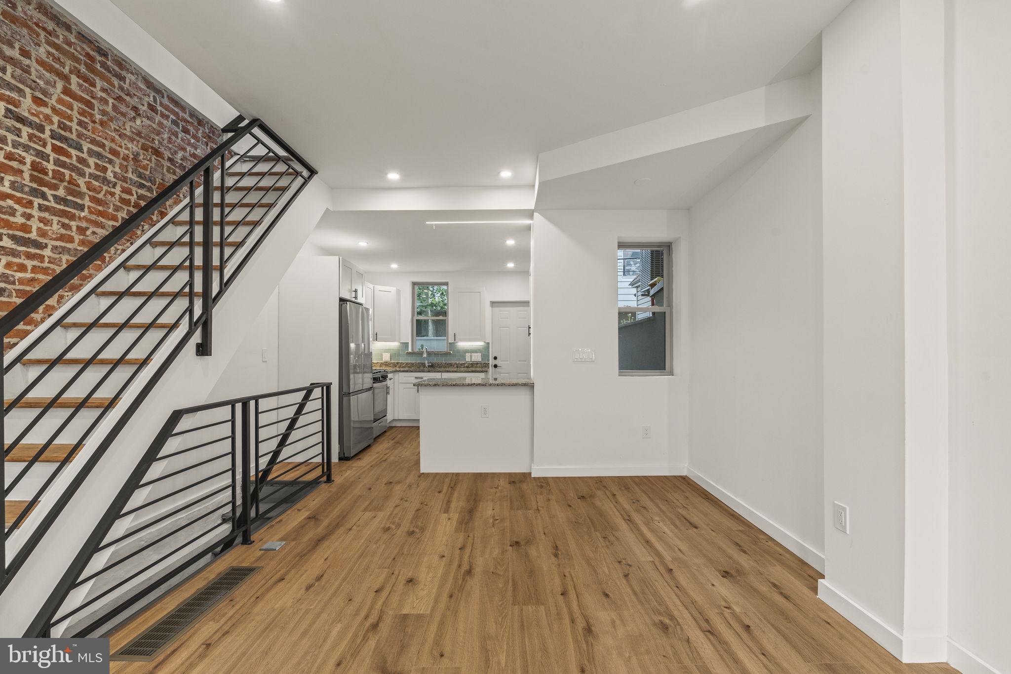 GIRARD ESTATES - Residential