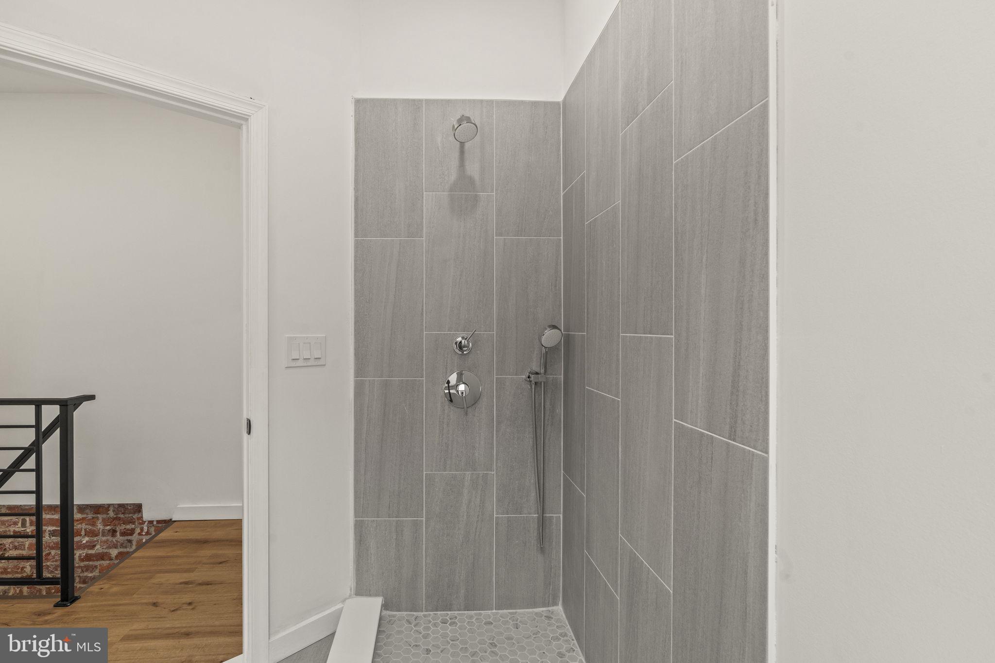 GIRARD ESTATES - Residential