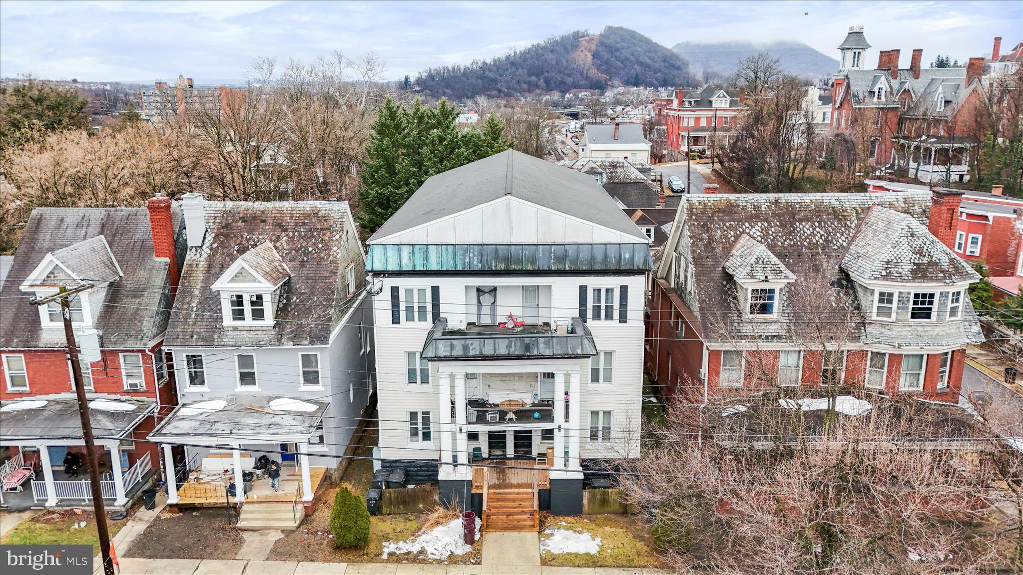 PRICE REDUCTION !Major investment opportunity with great rental history! Located within minutes of many attractions. Don't miss out on an investment that has had many recent updates and maintenance. Call or schedule your appointment today! Electric and water metered separately per unit !

Seller will possibly consider some seller financing !