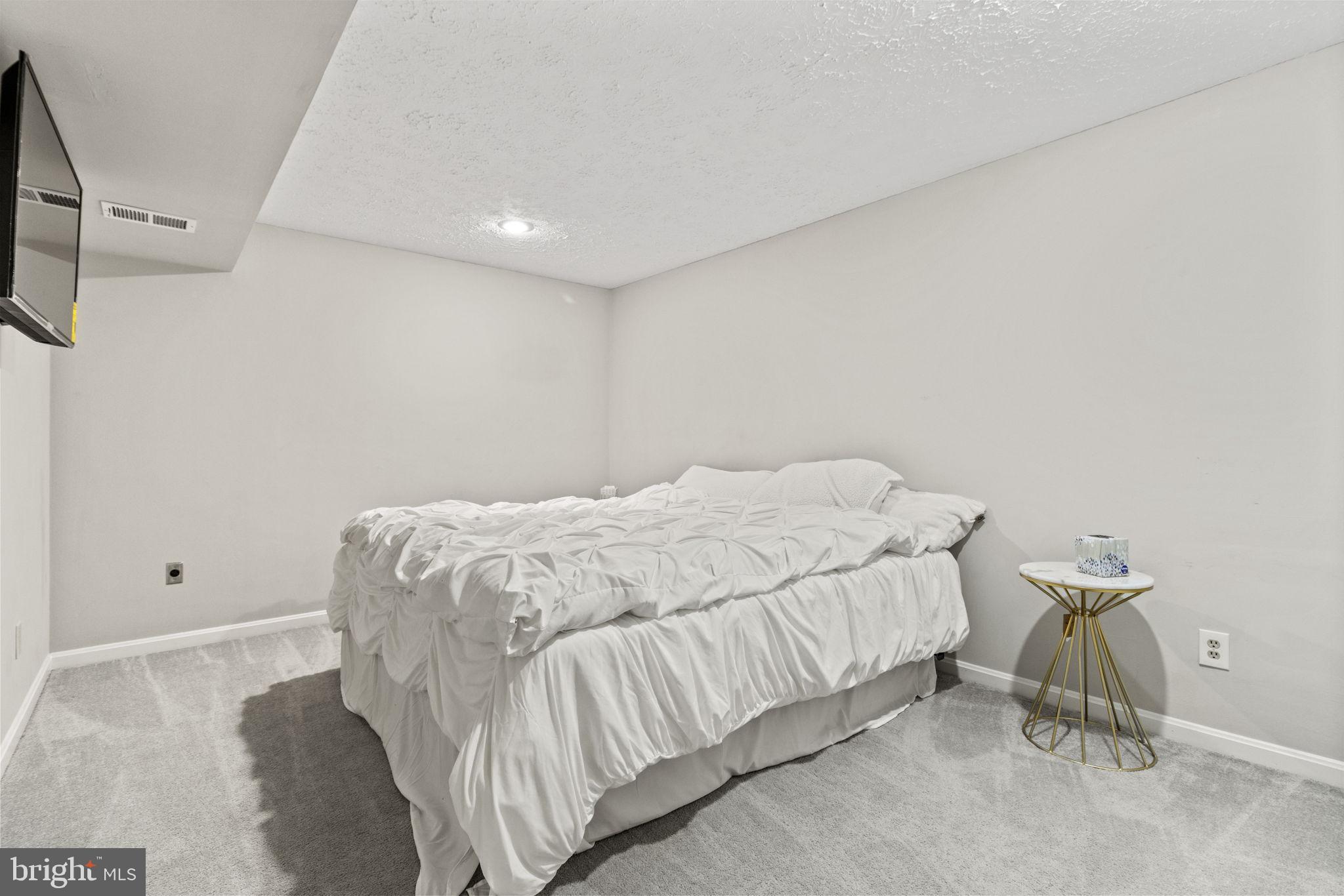 CROFTON MEADOWS - Residential