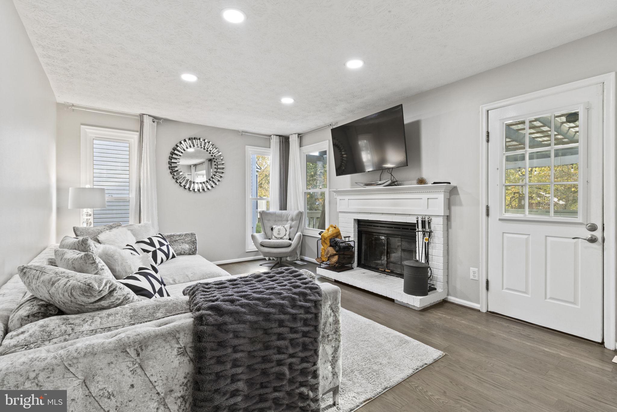 CROFTON MEADOWS - Residential