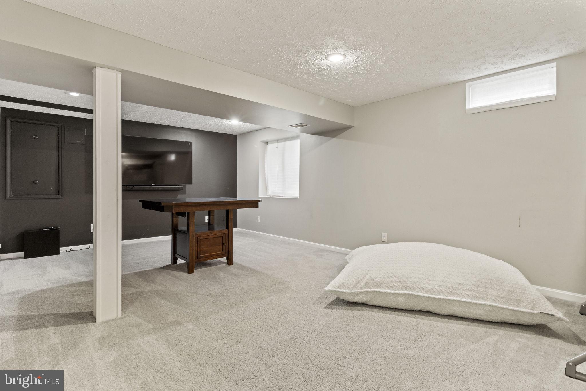 CROFTON MEADOWS - Residential