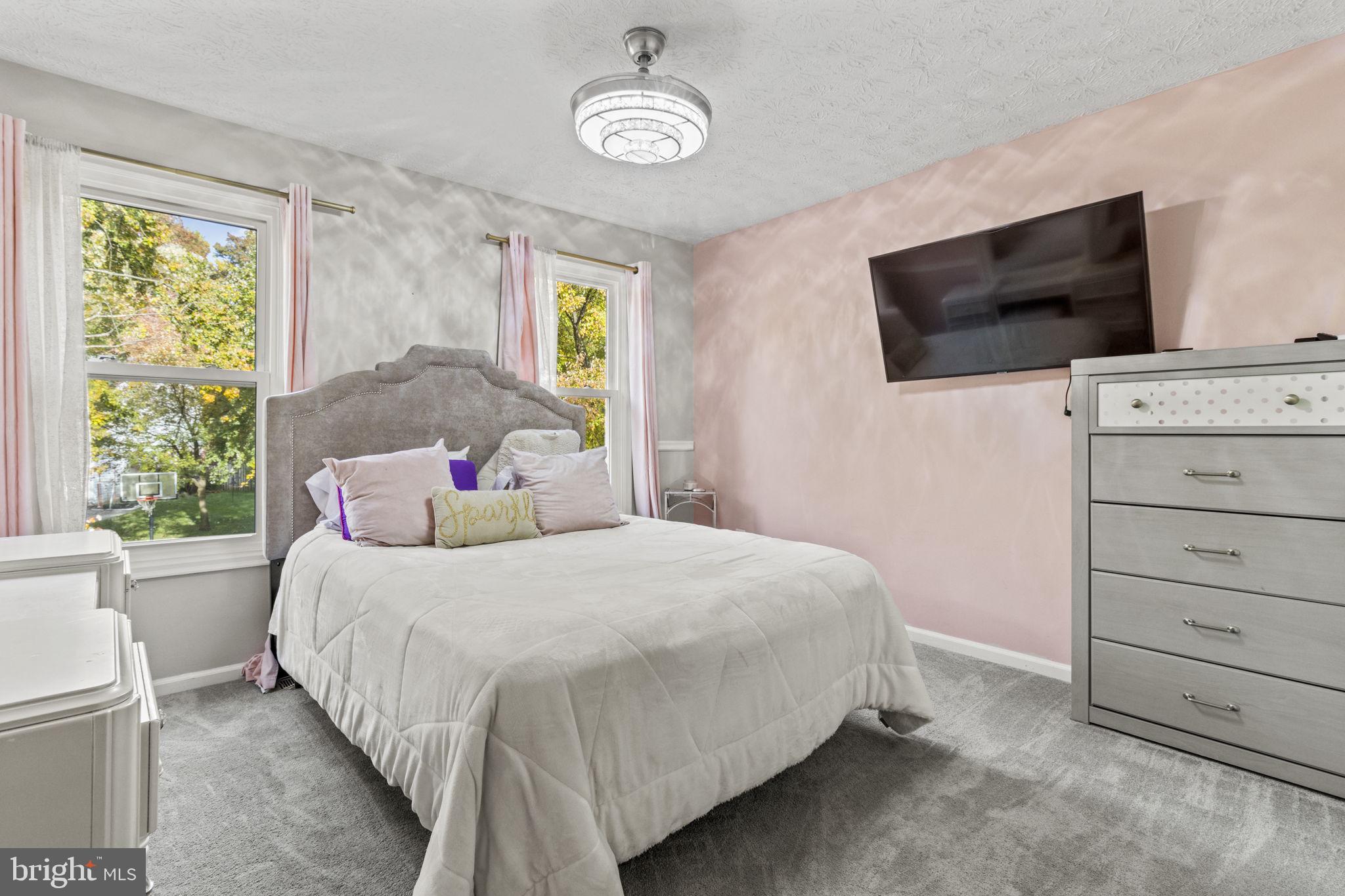 CROFTON MEADOWS - Residential