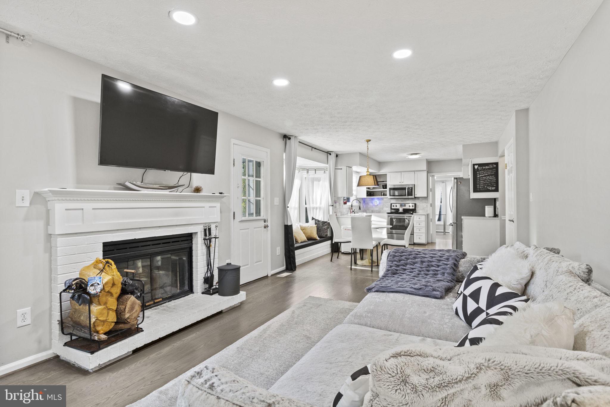 CROFTON MEADOWS - Residential