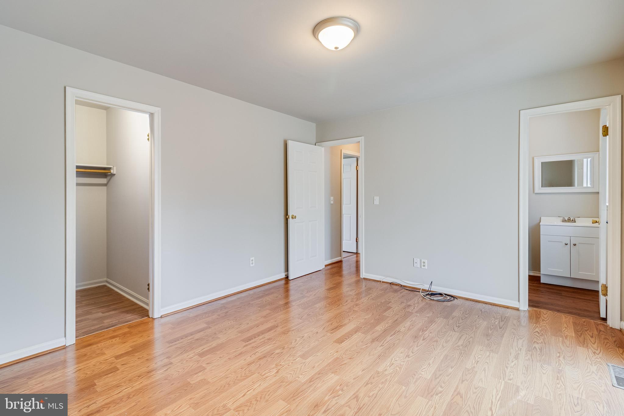 COUNTRY LAKES - Residential