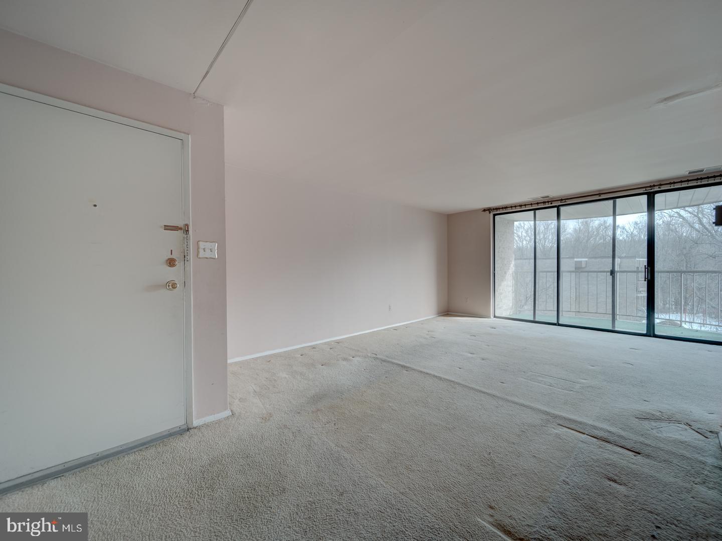 HUNTLEY SQUARE CONDOMINIUMS - Residential