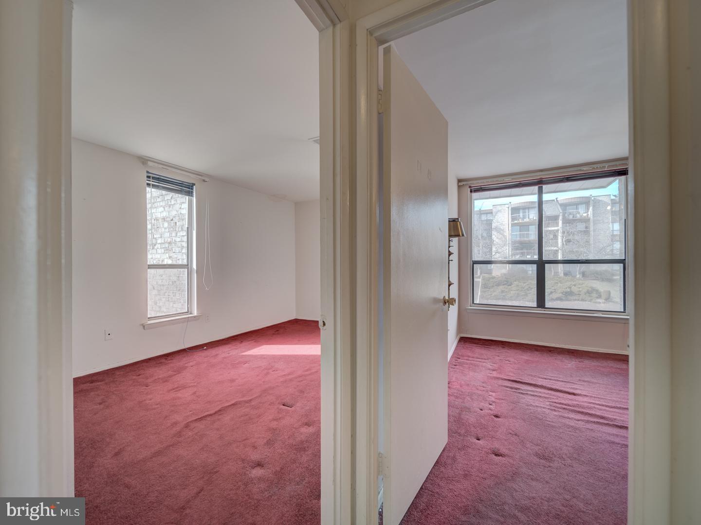 HUNTLEY SQUARE CONDOMINIUMS - Residential