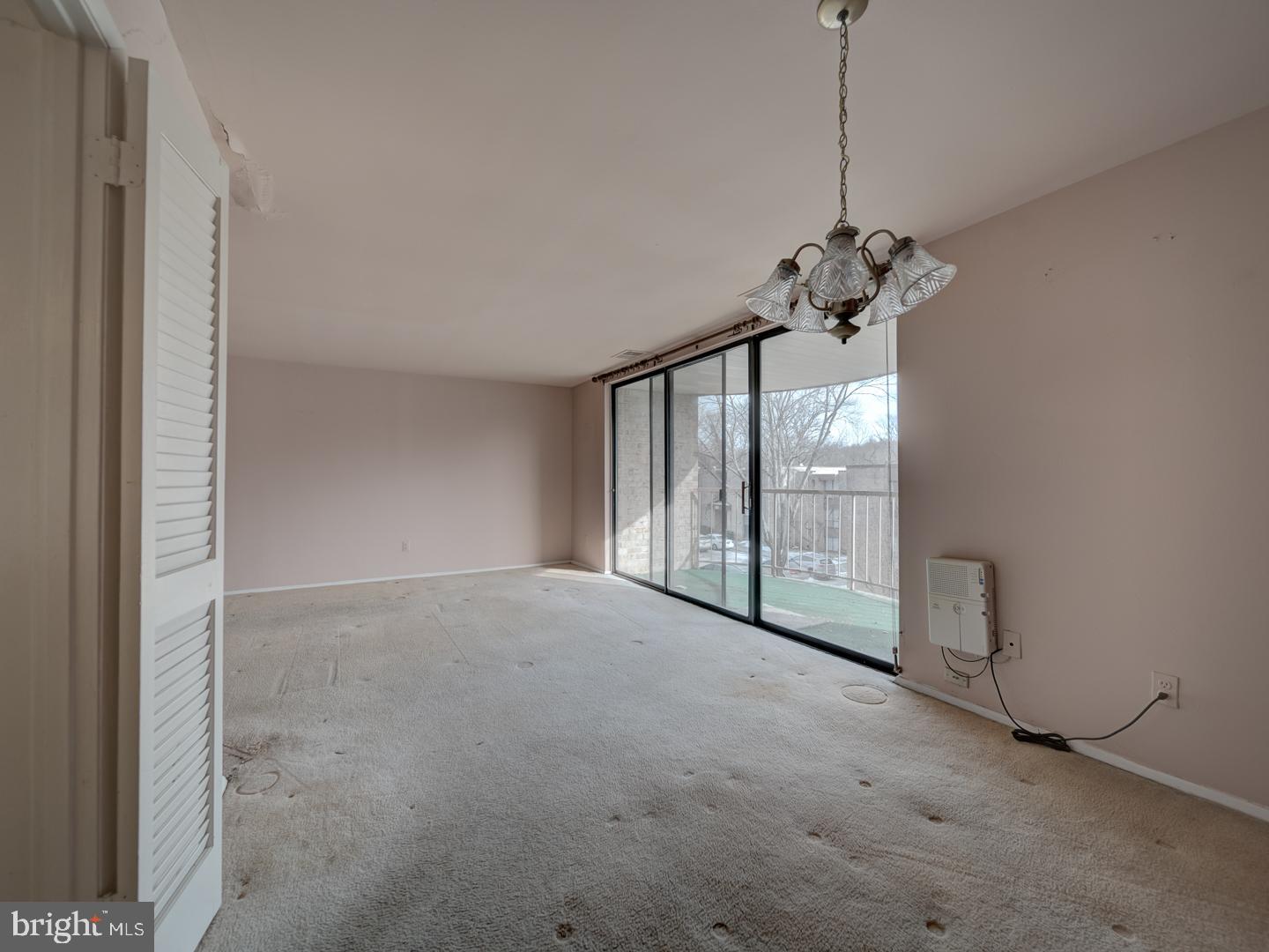 HUNTLEY SQUARE CONDOMINIUMS - Residential