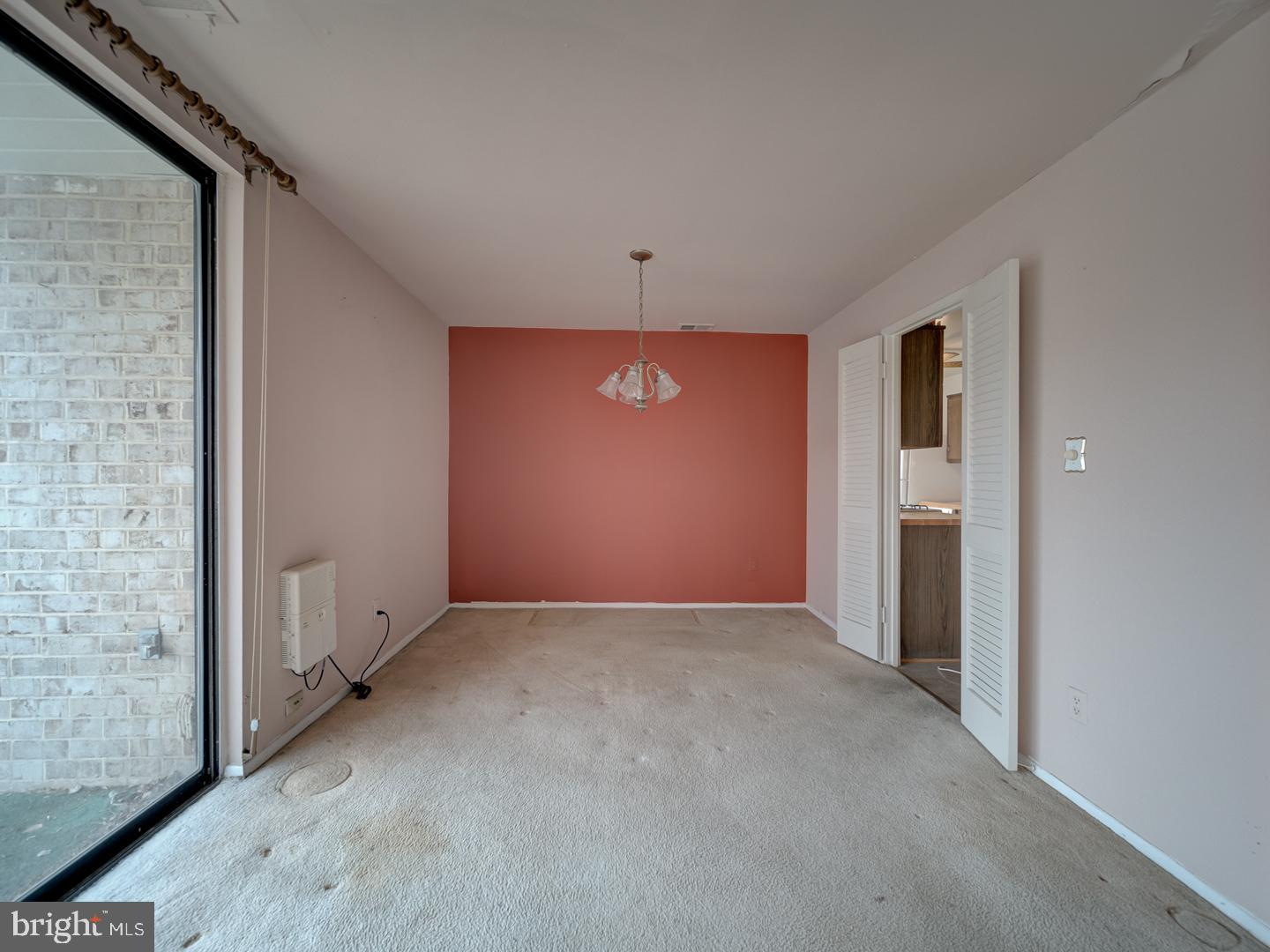 HUNTLEY SQUARE CONDOMINIUMS - Residential