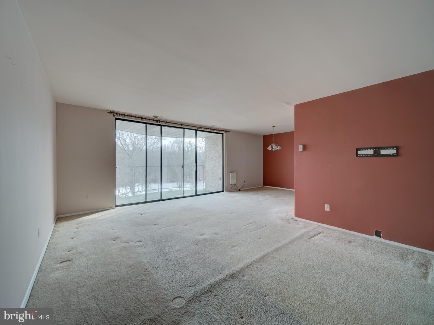 HUNTLEY SQUARE CONDOMINIUMS - Residential