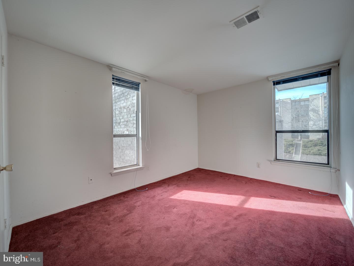HUNTLEY SQUARE CONDOMINIUMS - Residential