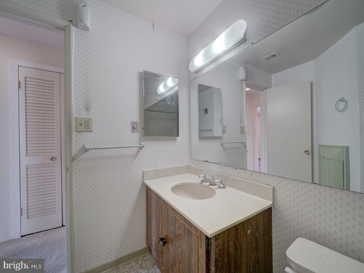 HUNTLEY SQUARE CONDOMINIUMS - Residential