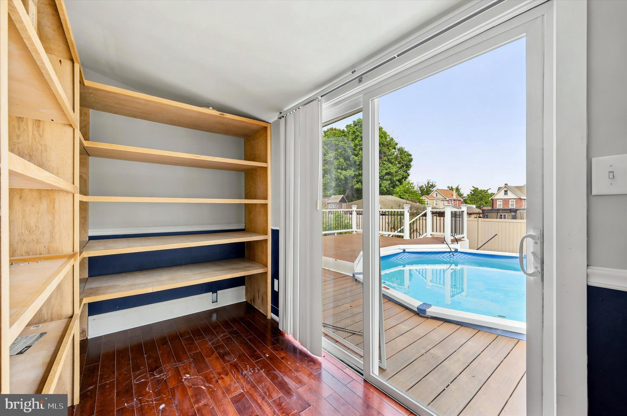 HOLLYWOOD - Residential
