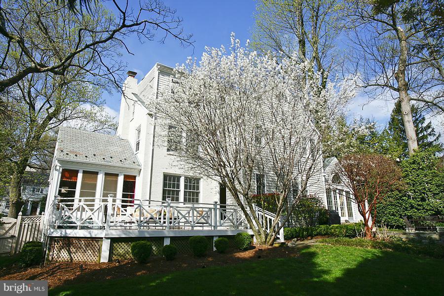 COUNTRY CLUB HILLS - Residential