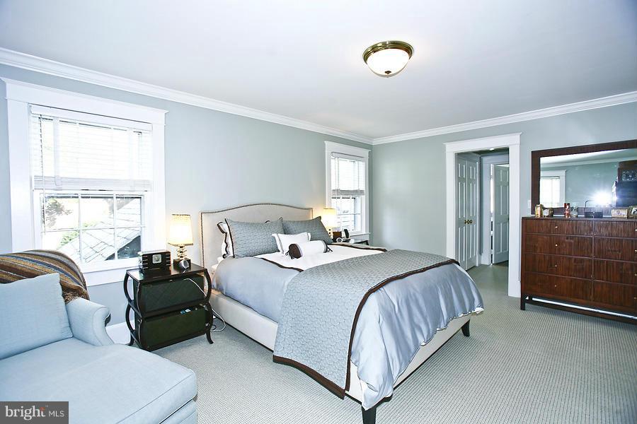 COUNTRY CLUB HILLS - Residential