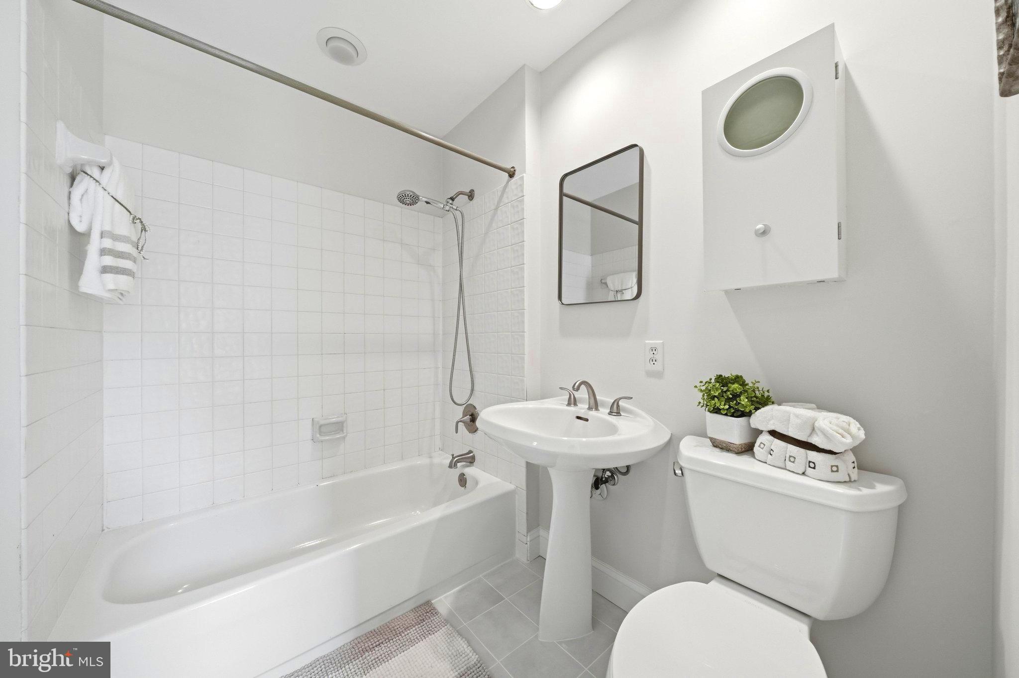ROCKSHIRE TOWNHOMES - Residential