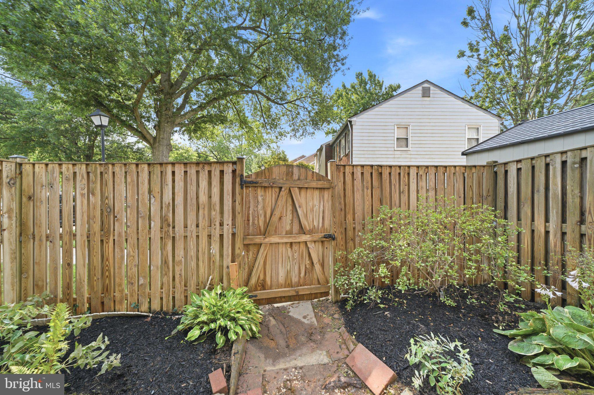 ROCKSHIRE TOWNHOMES - Residential