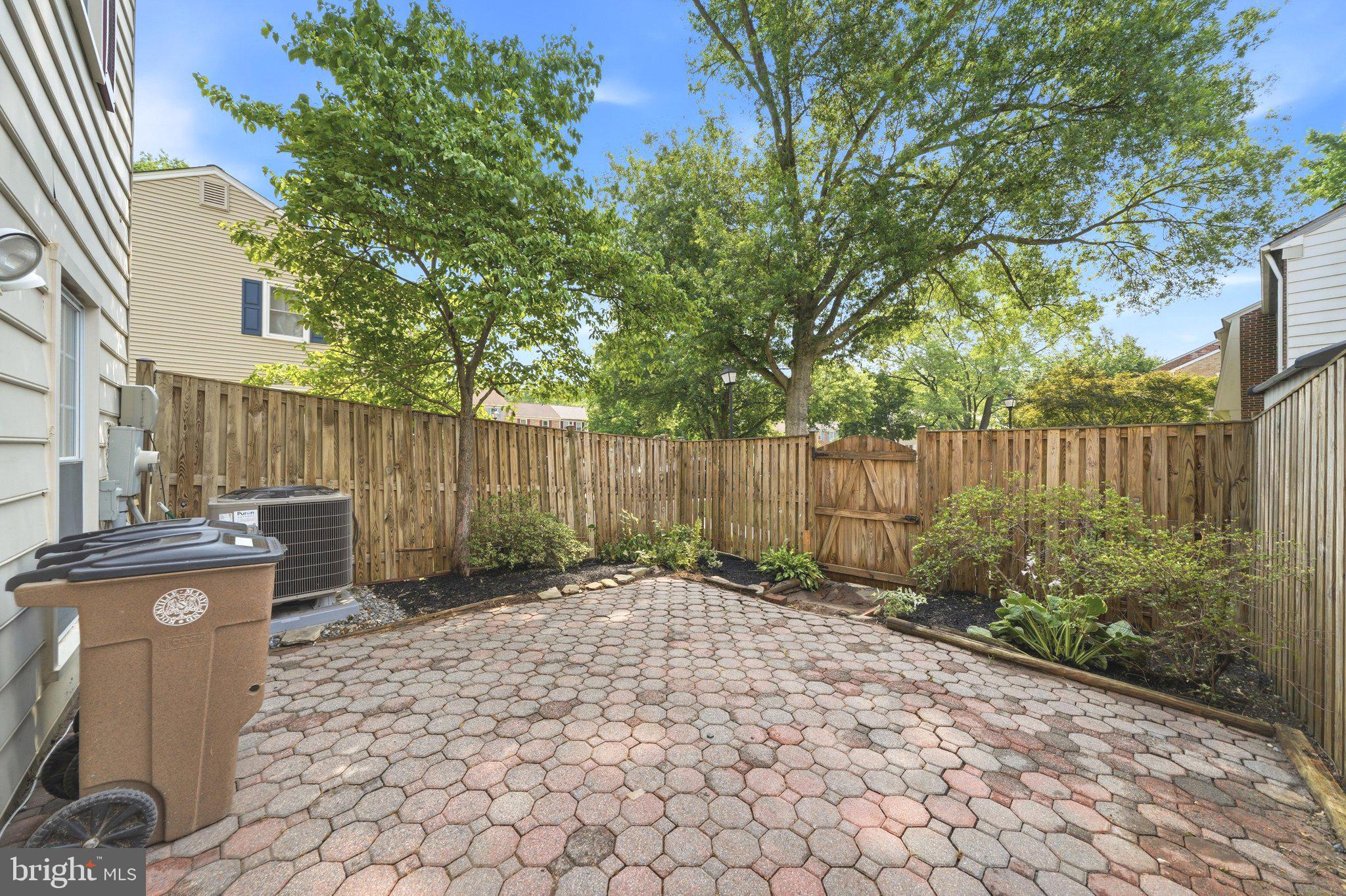 ROCKSHIRE TOWNHOMES - Residential