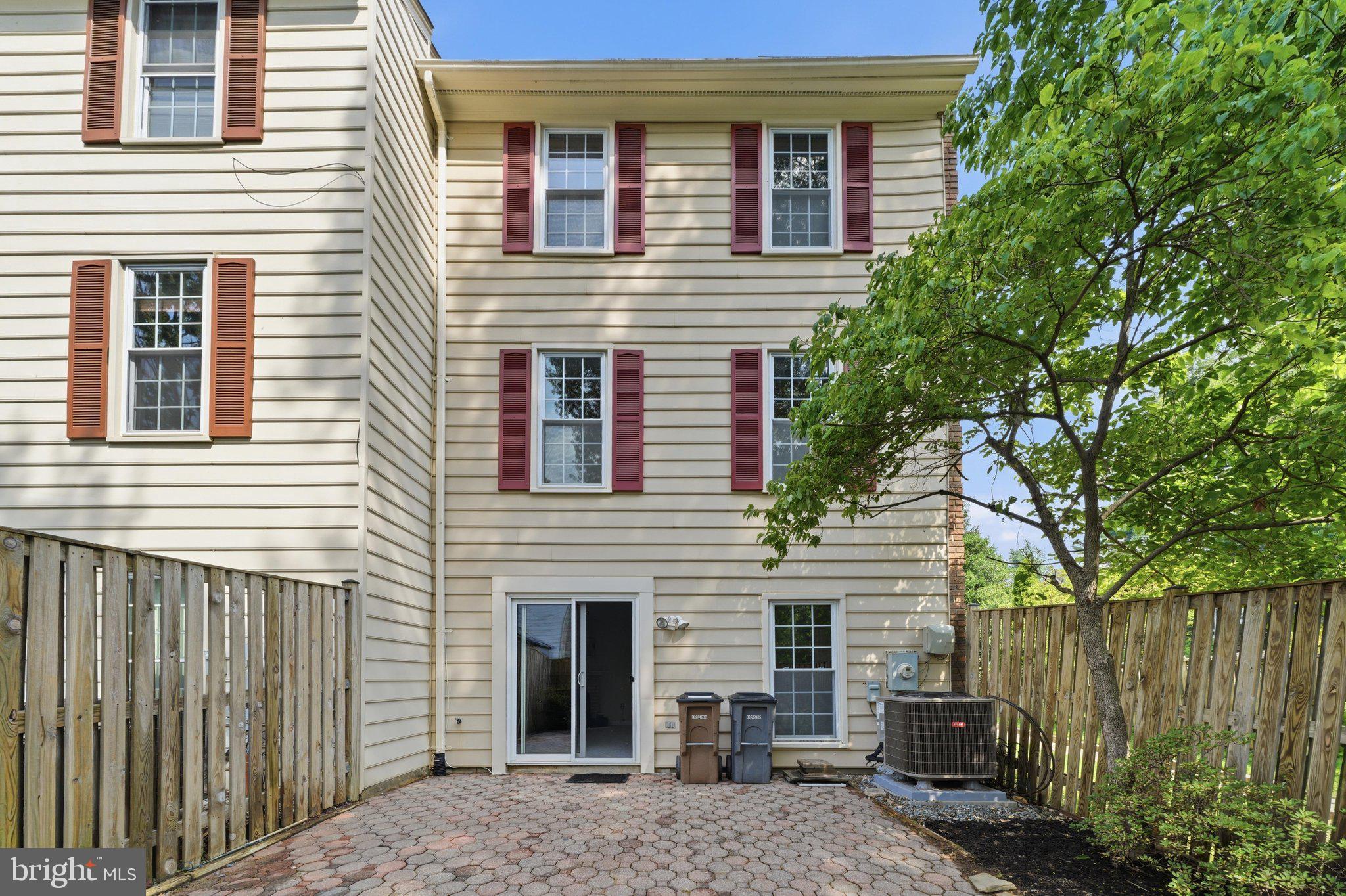 ROCKSHIRE TOWNHOMES - Residential