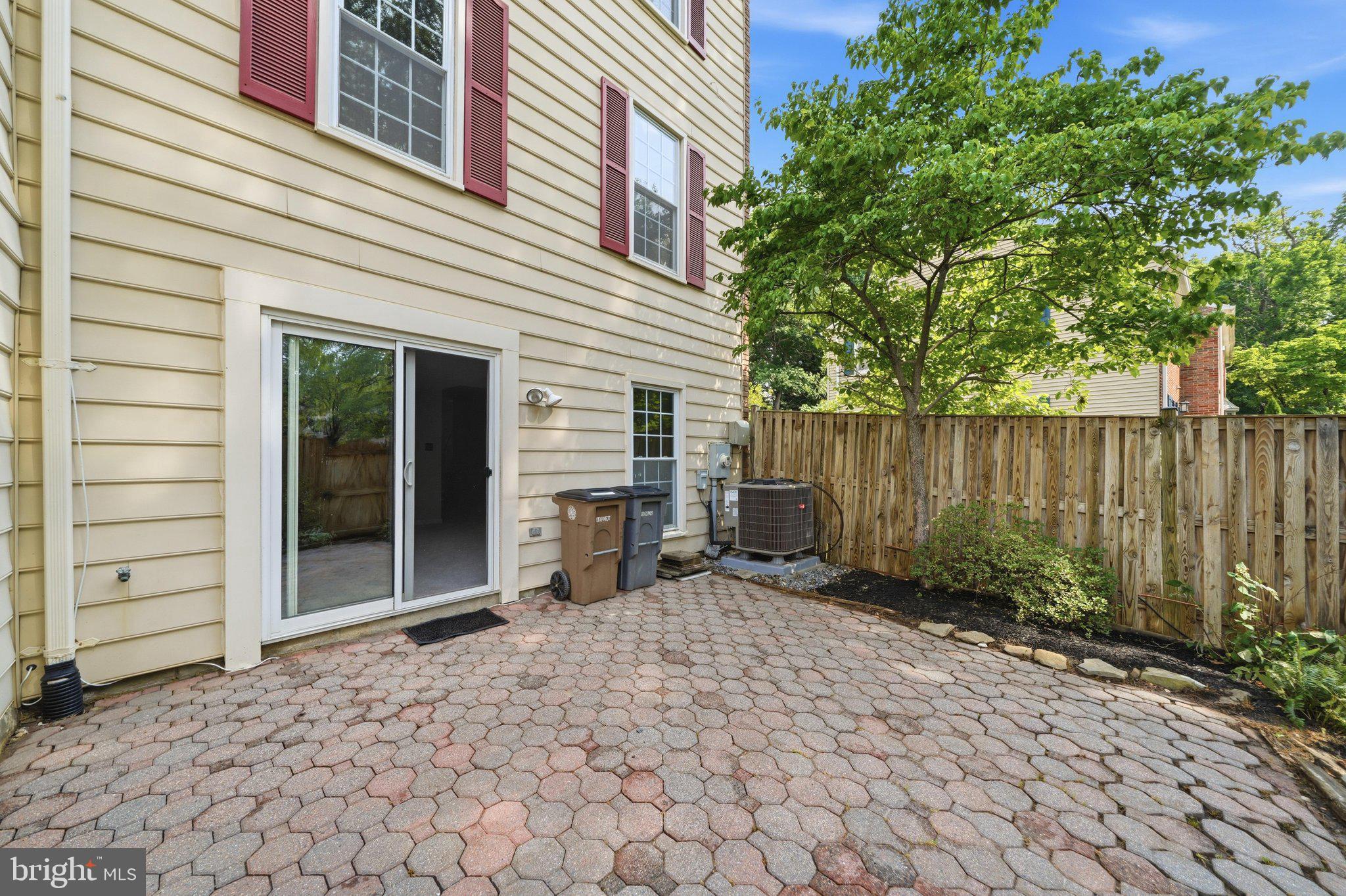 ROCKSHIRE TOWNHOMES - Residential