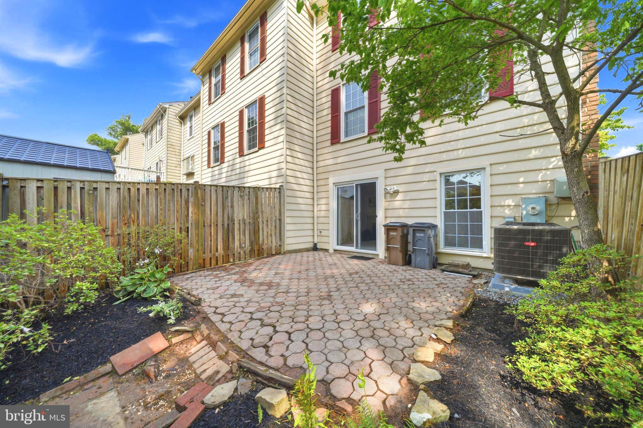 ROCKSHIRE TOWNHOMES - Residential