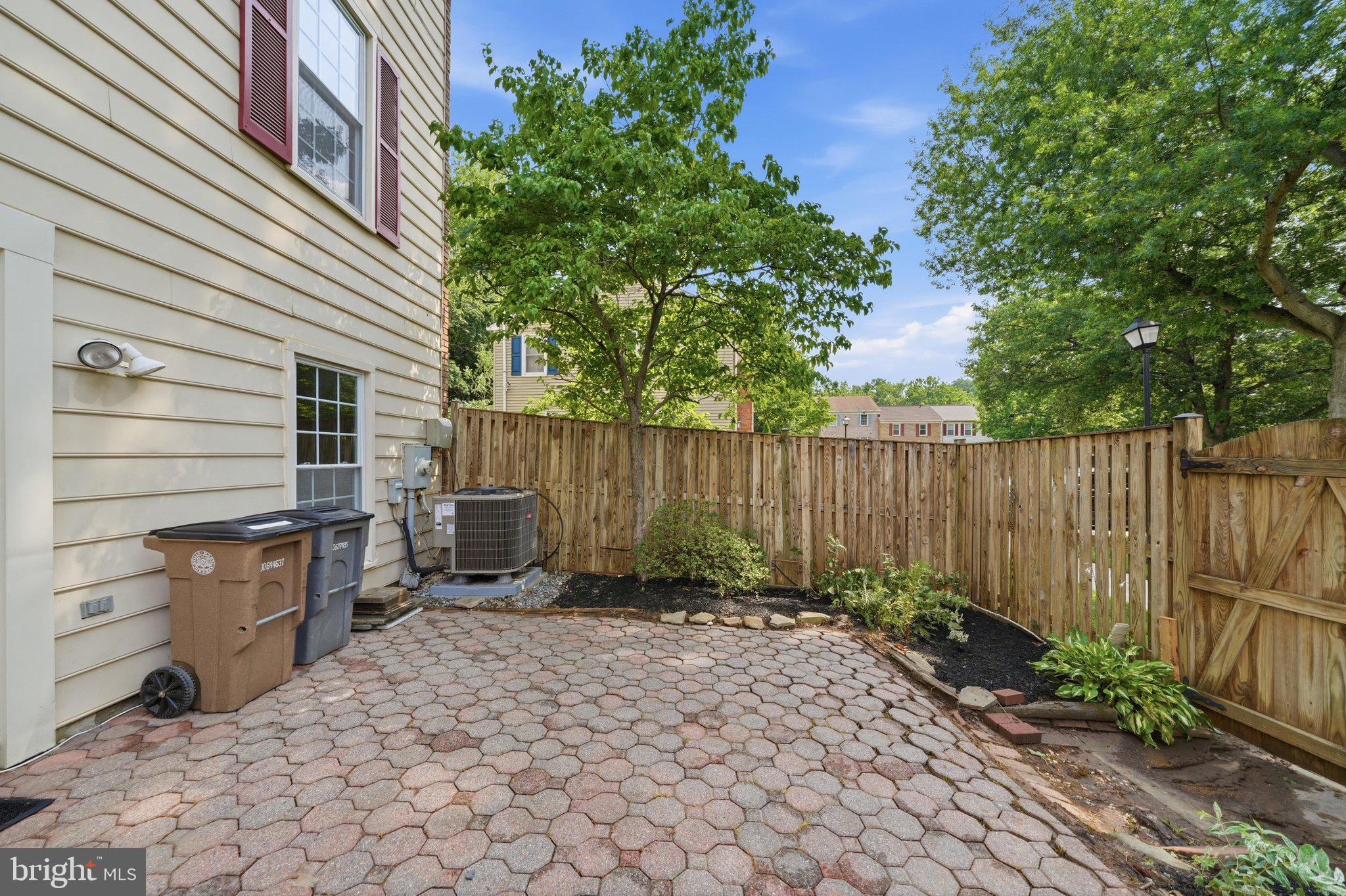 ROCKSHIRE TOWNHOMES - Residential