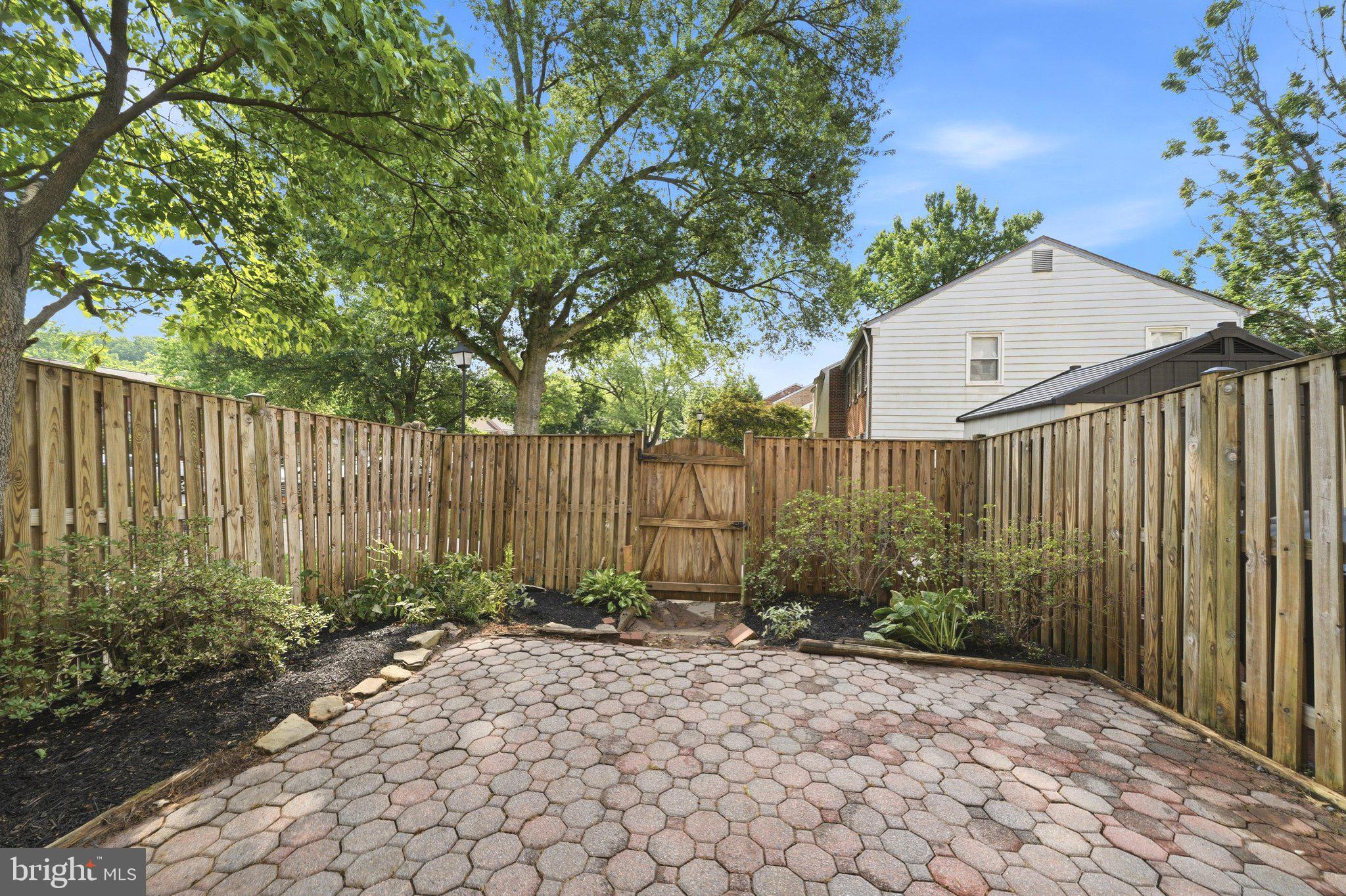 ROCKSHIRE TOWNHOMES - Residential