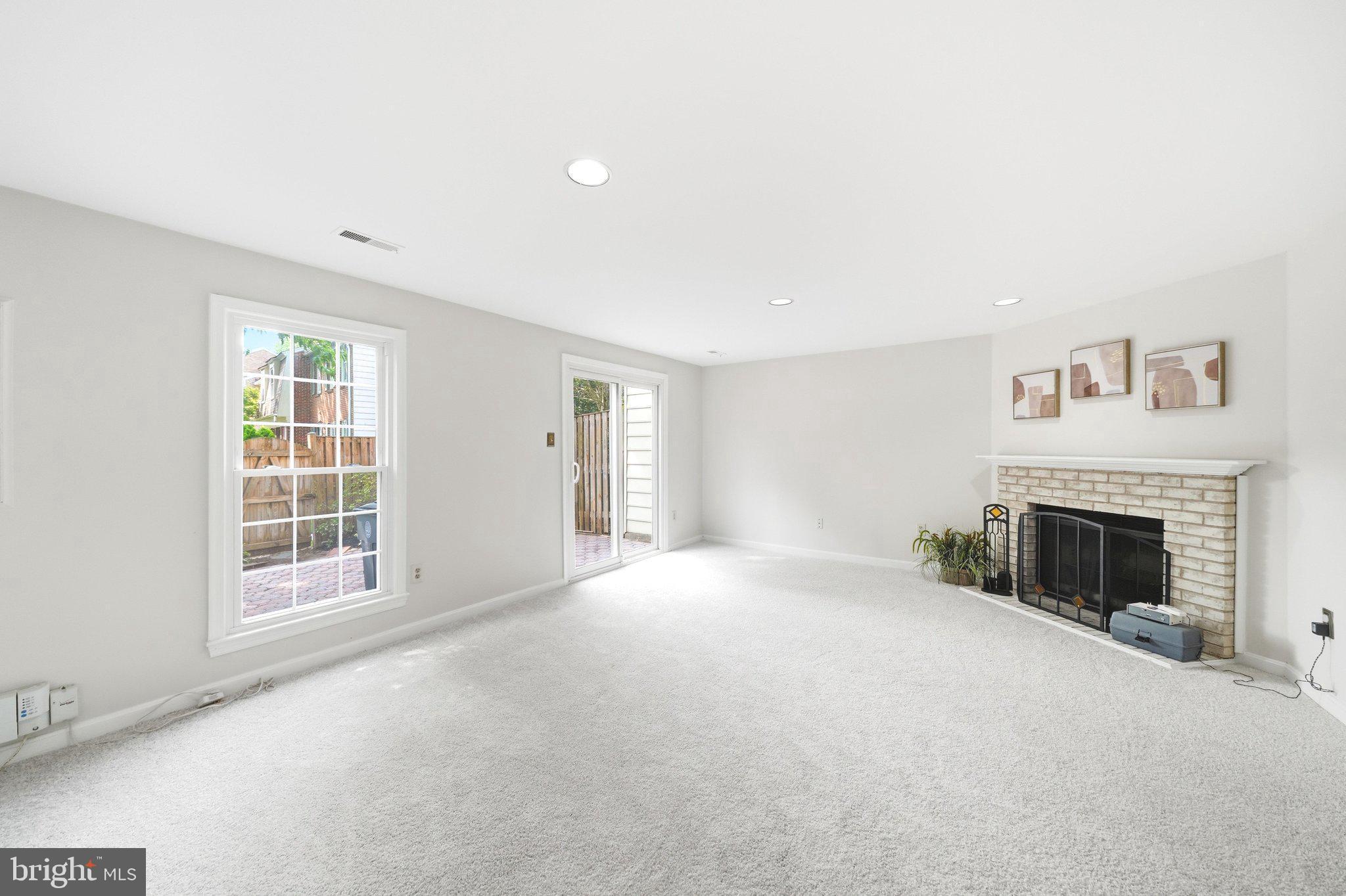ROCKSHIRE TOWNHOMES - Residential