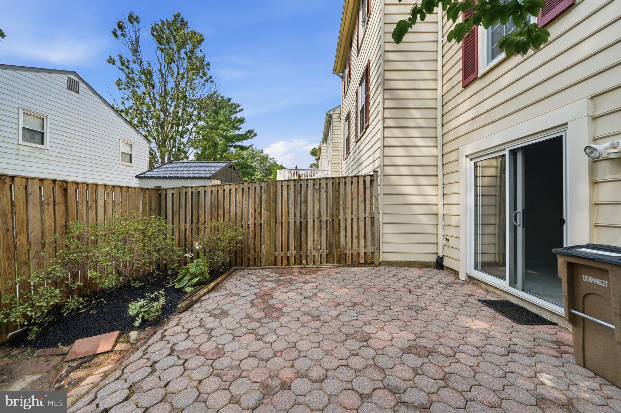 ROCKSHIRE TOWNHOMES - Residential