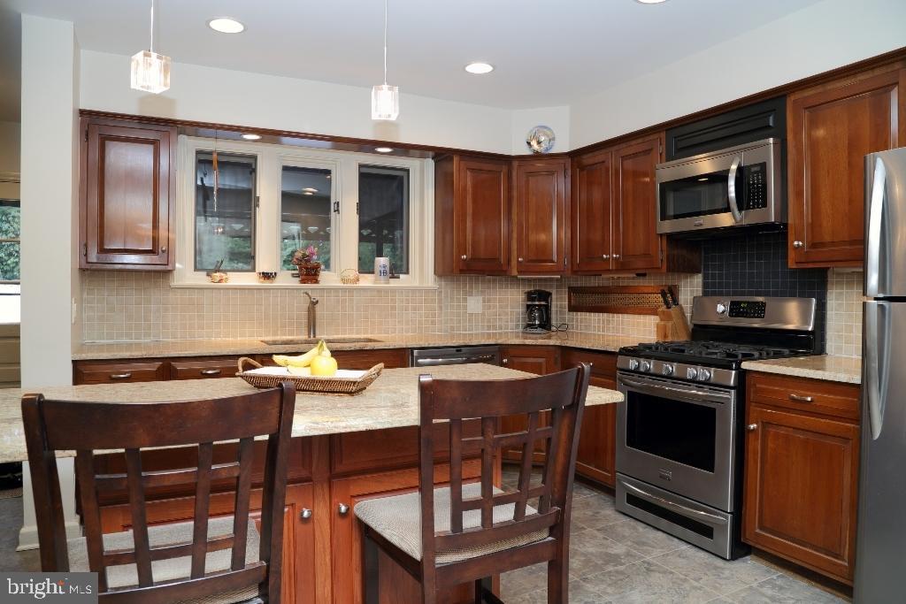 SCHOOL LANE HILLS - Residential