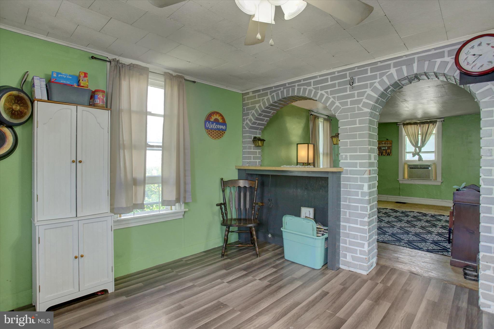 MIDDLE SPRING - Residential