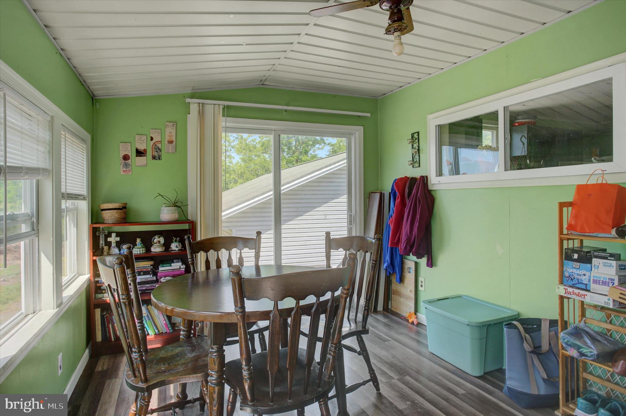 MIDDLE SPRING - Residential
