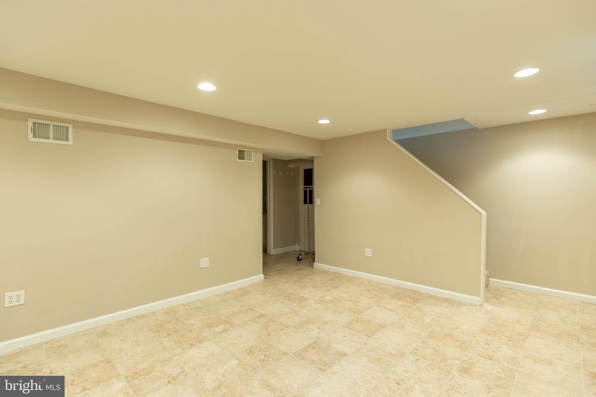 GLENCARLYN - Residential Lease